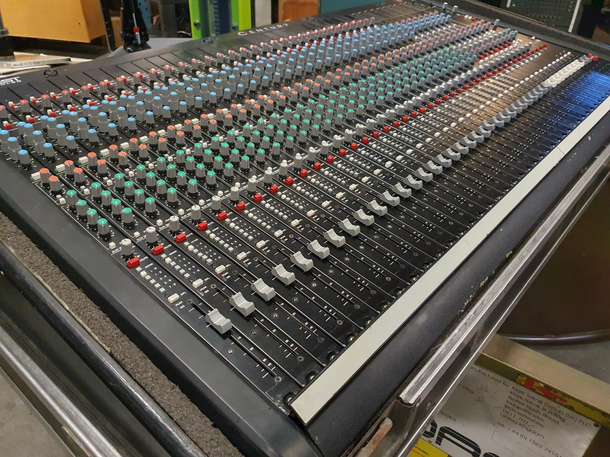 Crest Audio live/studio mengpaneel - 32-8-2 - Inclusief voeding en flightcase - Wordt verkocht zoals het is
