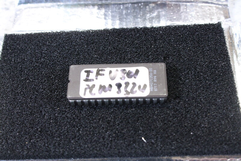 Fujitsu MBM27C256-20 32Kx8-Bit 256K 200ns uv-Eprom Memory