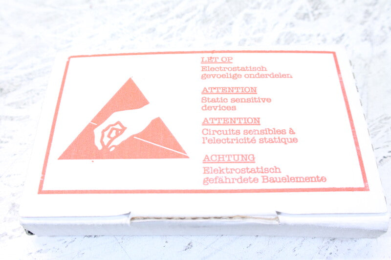 Fujitsu MBM27C256-20 32Kx8-Bit 256K 200ns uv-Eprom Memory