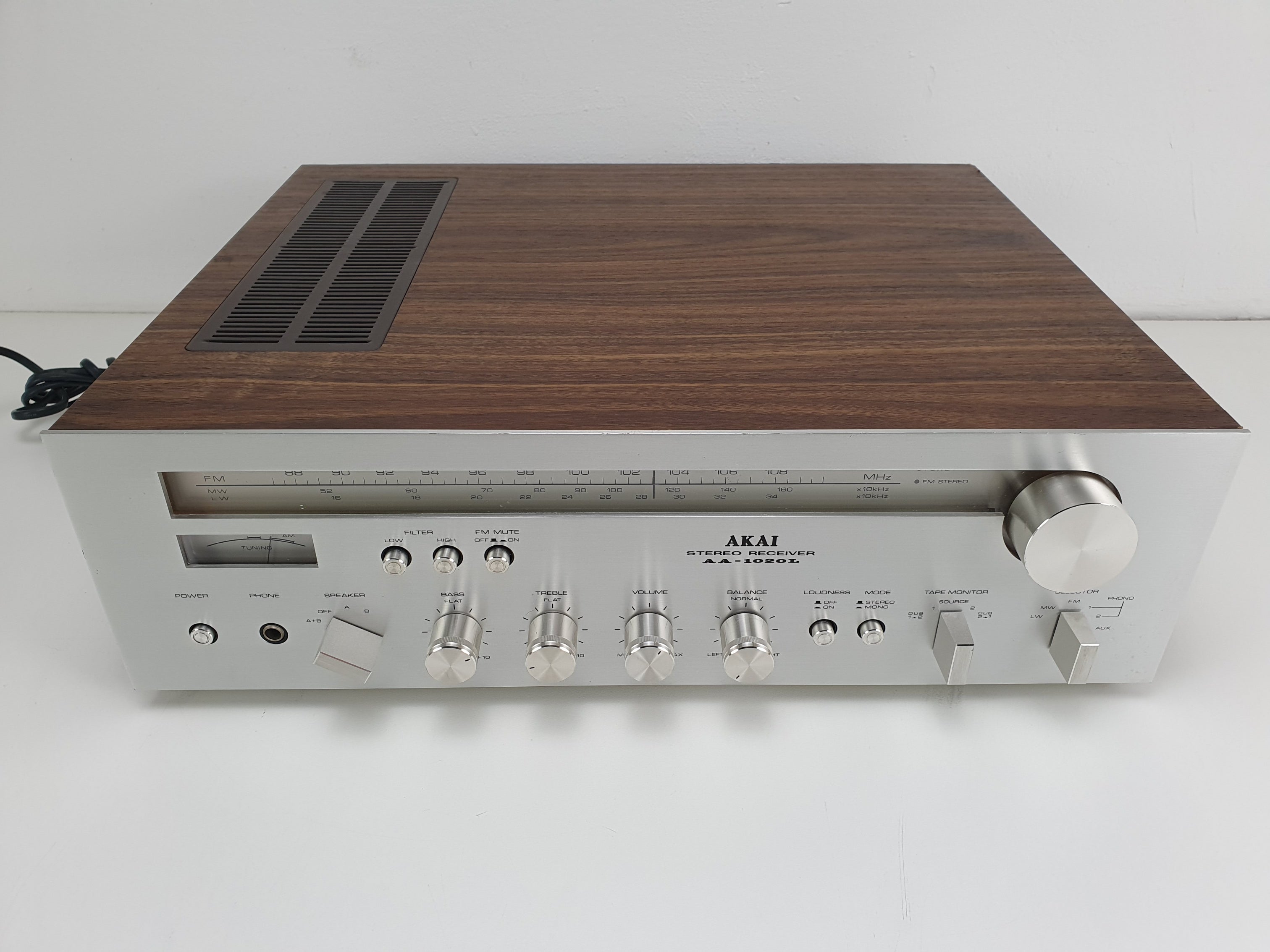 Akai AA-1020L nice looking Stereo Receiver - Fully serviced
