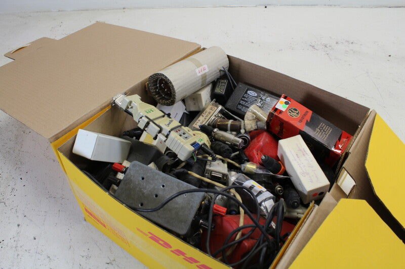 Miscellaneous Mystery various electronics box Big (No.4)