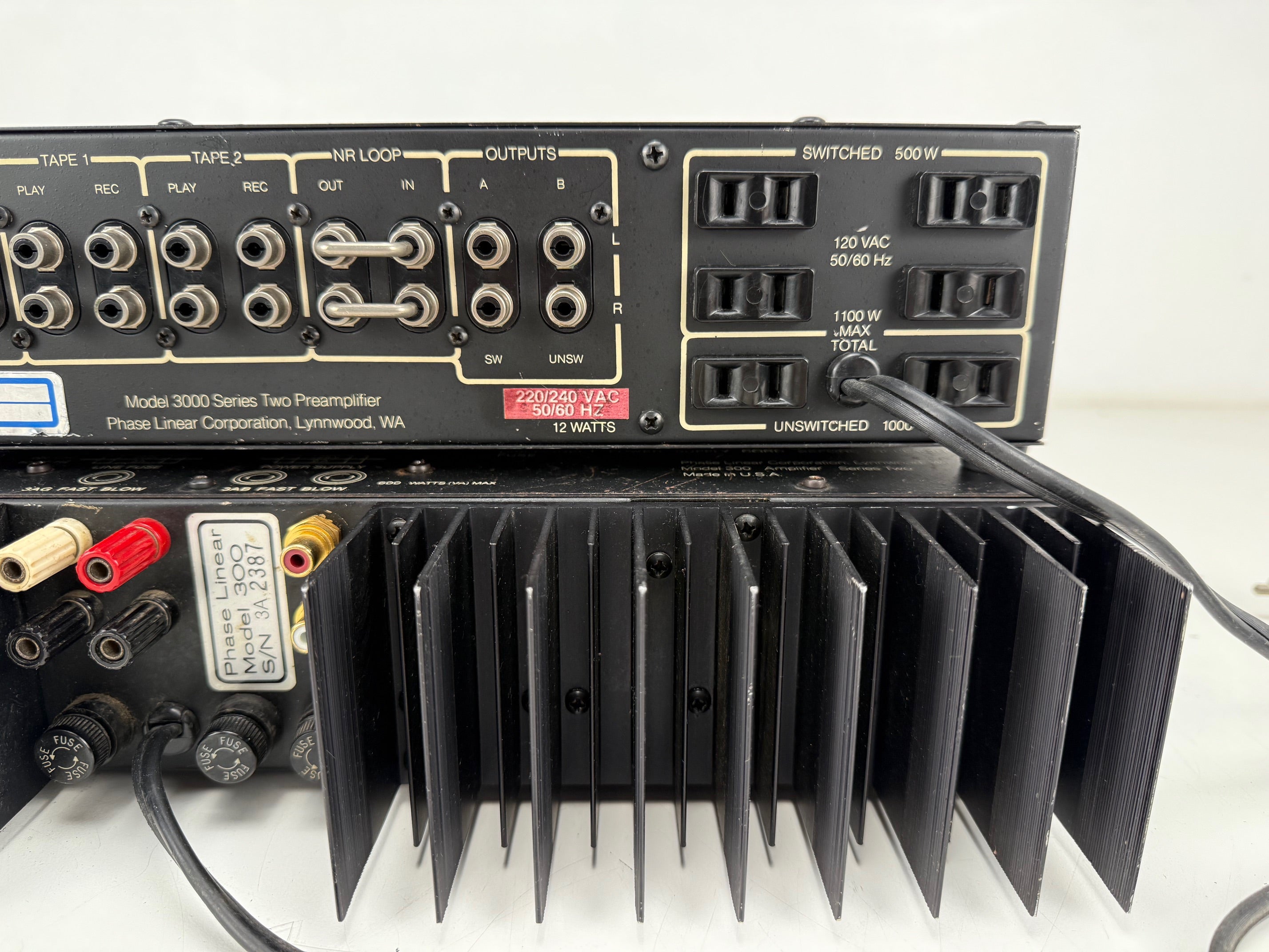 Phase Linear Series Two Model 3000 voorversterker / Model 300 eindversterker