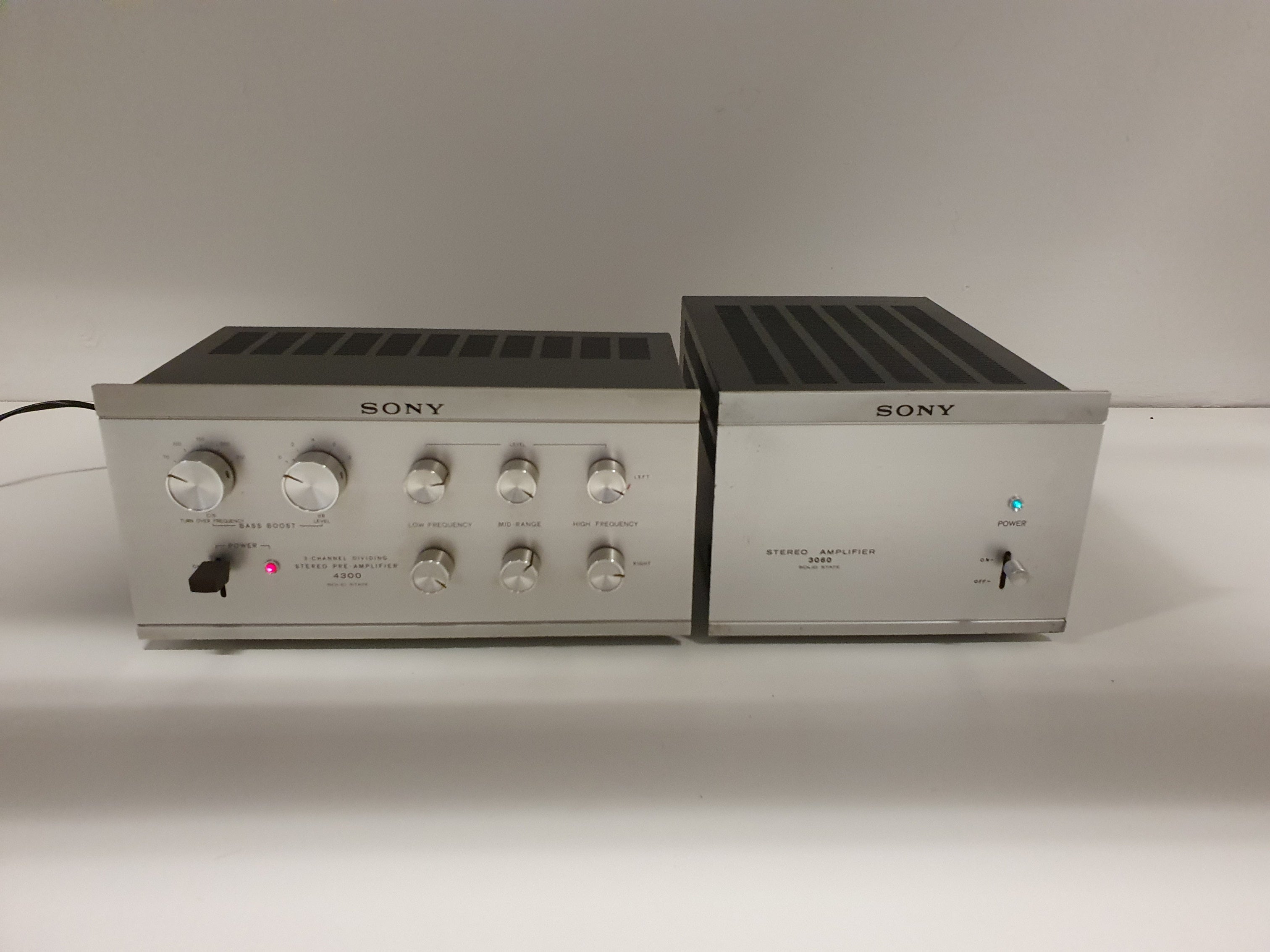 Sony 3060  Amplifier (fully serviced) - 4300  Pre-amplifier - Nice set