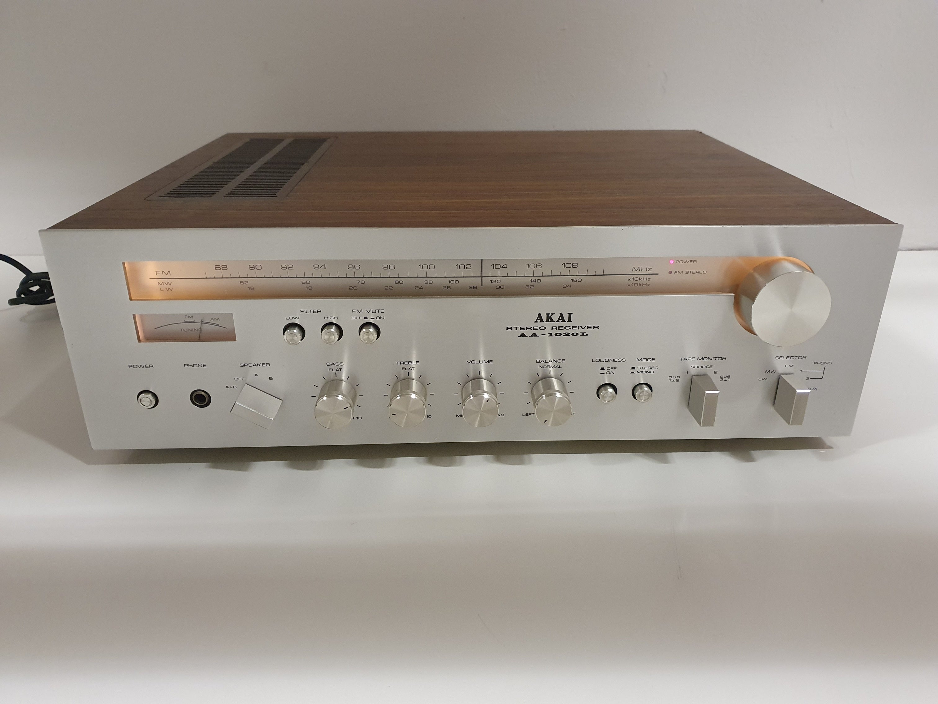 Akai AA-1020L nice looking Stereo Receiver - Fully serviced