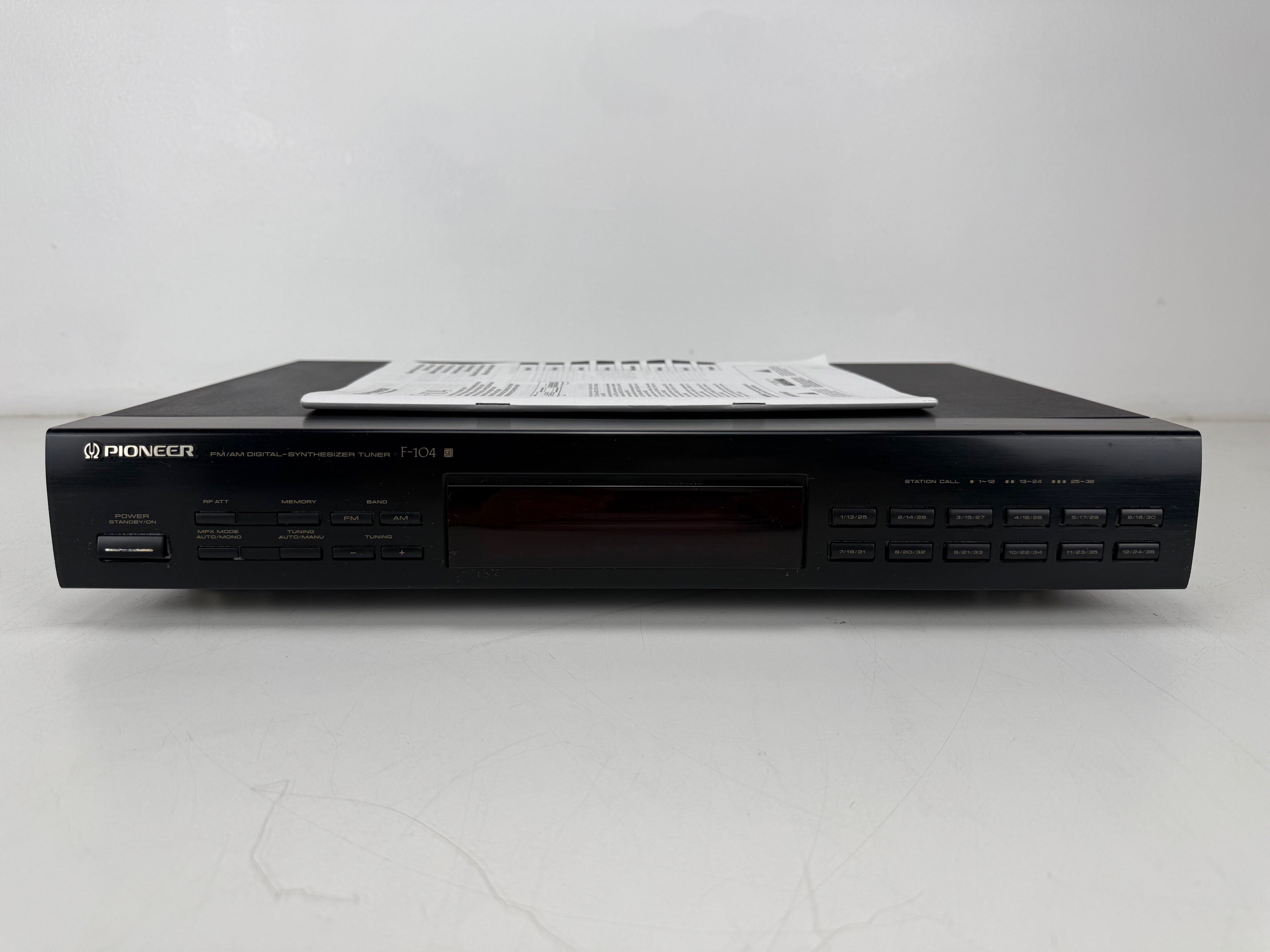 Pioneer F-104 FM/AM digitale synthesizer-tuner met handleiding