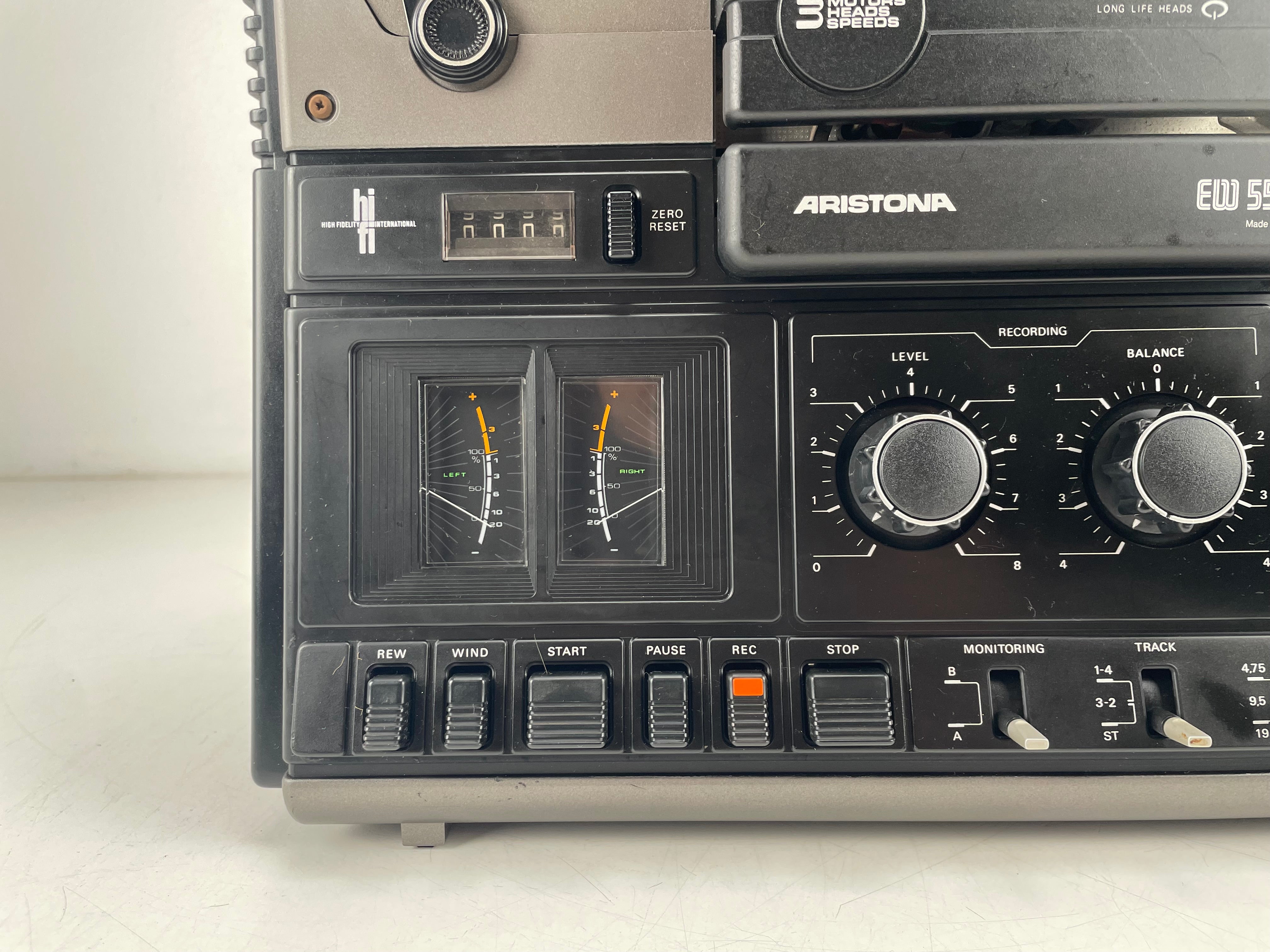 Aristona EW5504 bandrecorder – Potentiometers gereinigd en nieuwe snaren