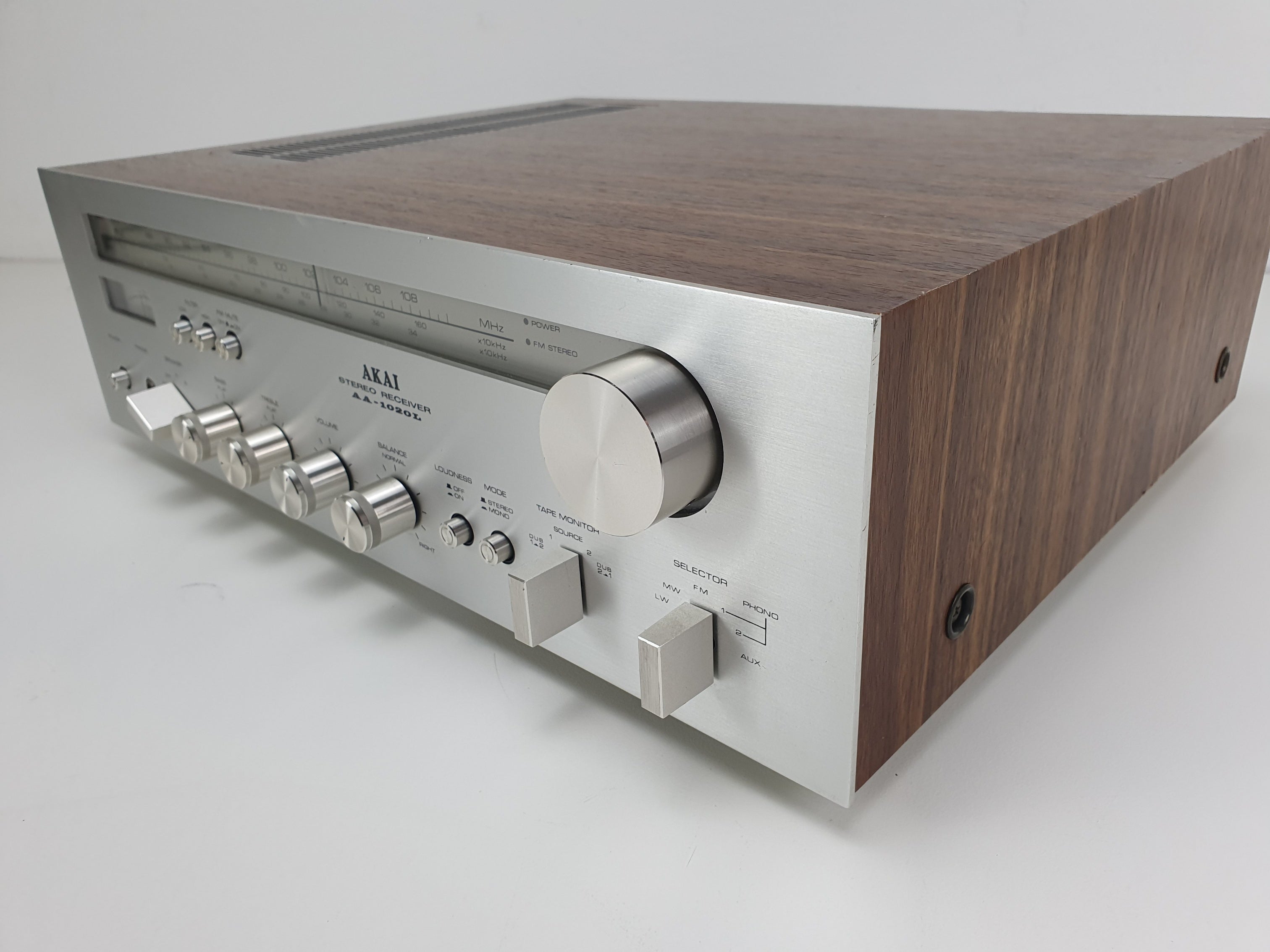 Akai AA-1020L nice looking Stereo Receiver - Fully serviced