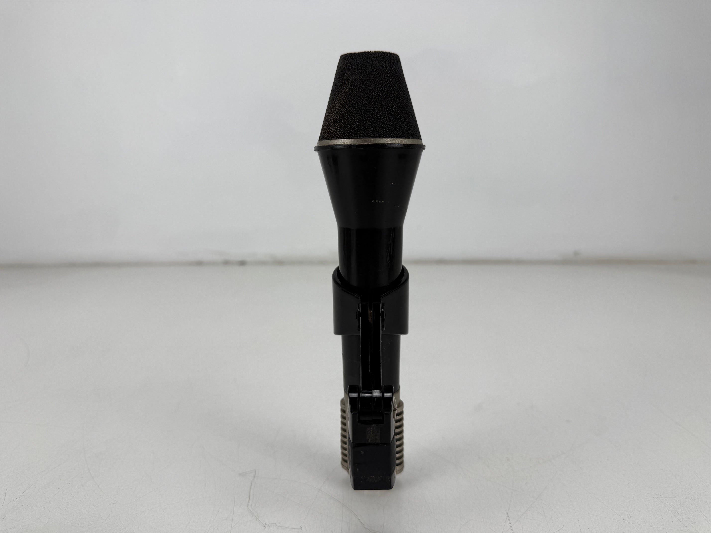 AKG D 202 CS Dual-Capsule Dynamic Microphone With Case And DIN To XLR Connector