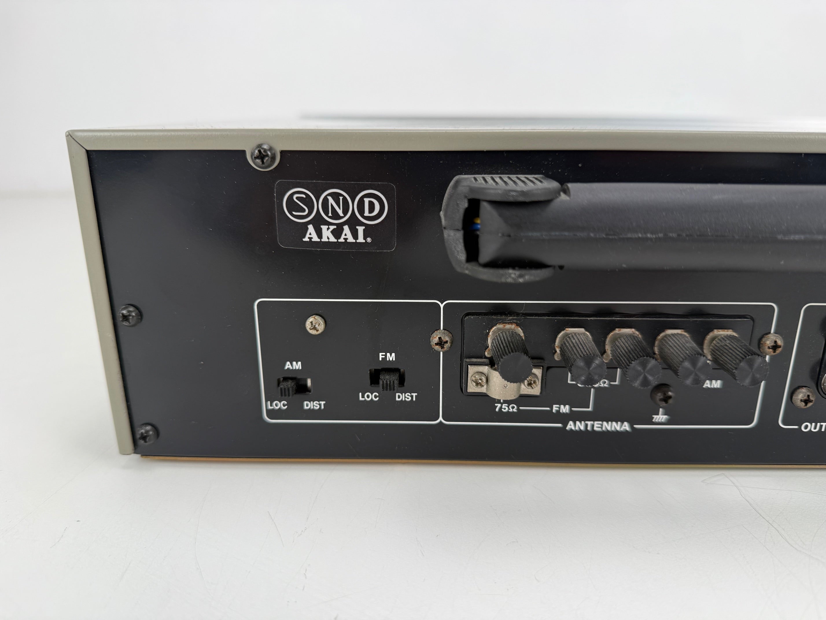 Akai Model AT-S55 FM/AM kwarts synthesizer tuner