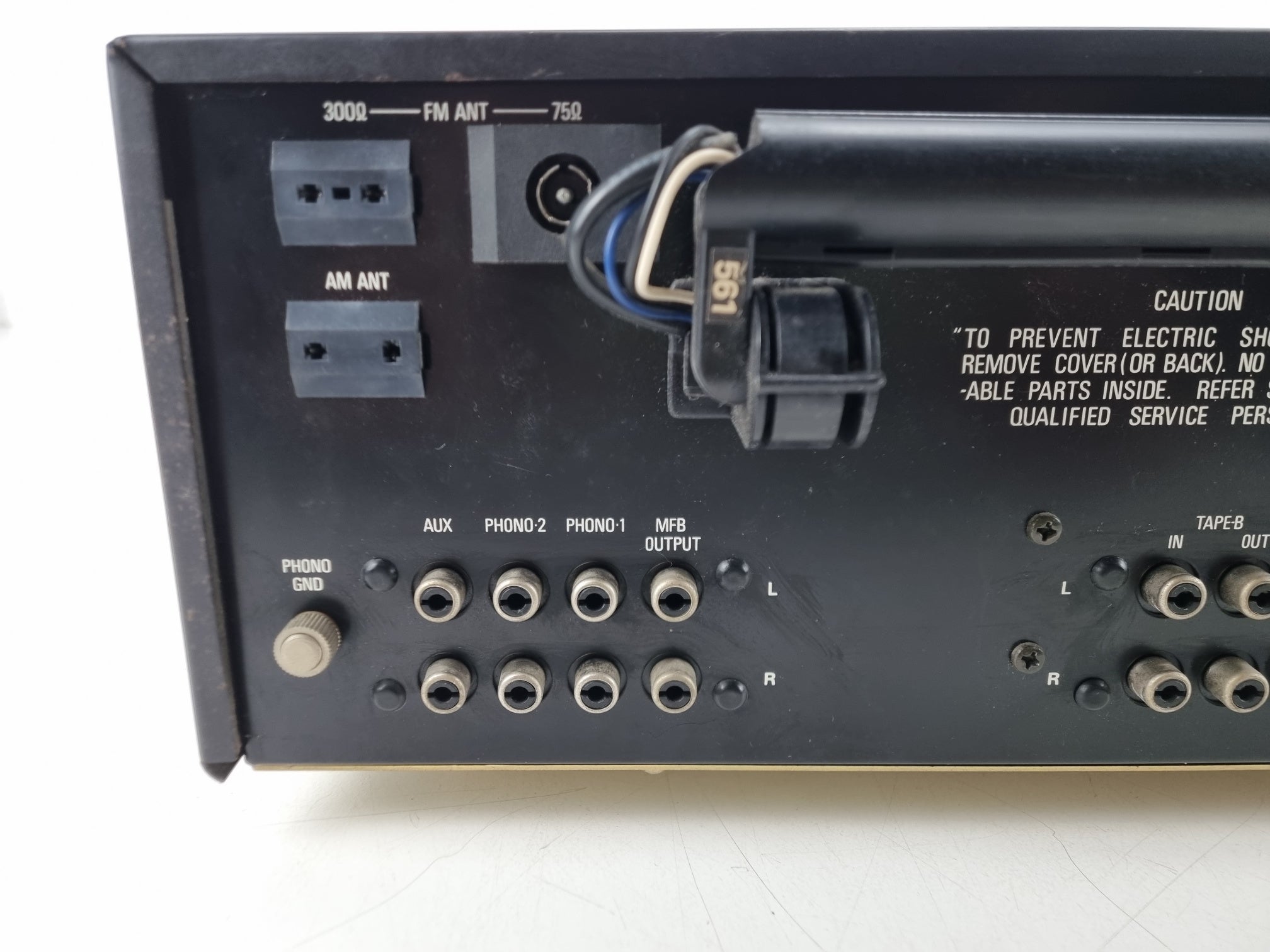 Philips AH-683 AM/FM stereo-ontvanger - Potmeters gereinigd - Eén schakelaar vervangen - Nieuwe lampjes