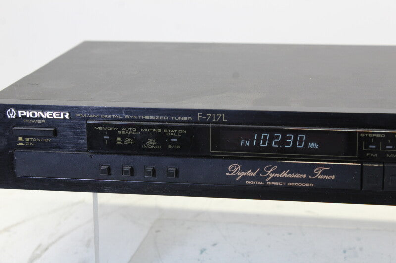 Pioneer F-717L-  FM/AM D- igital Synthesizer Tuner