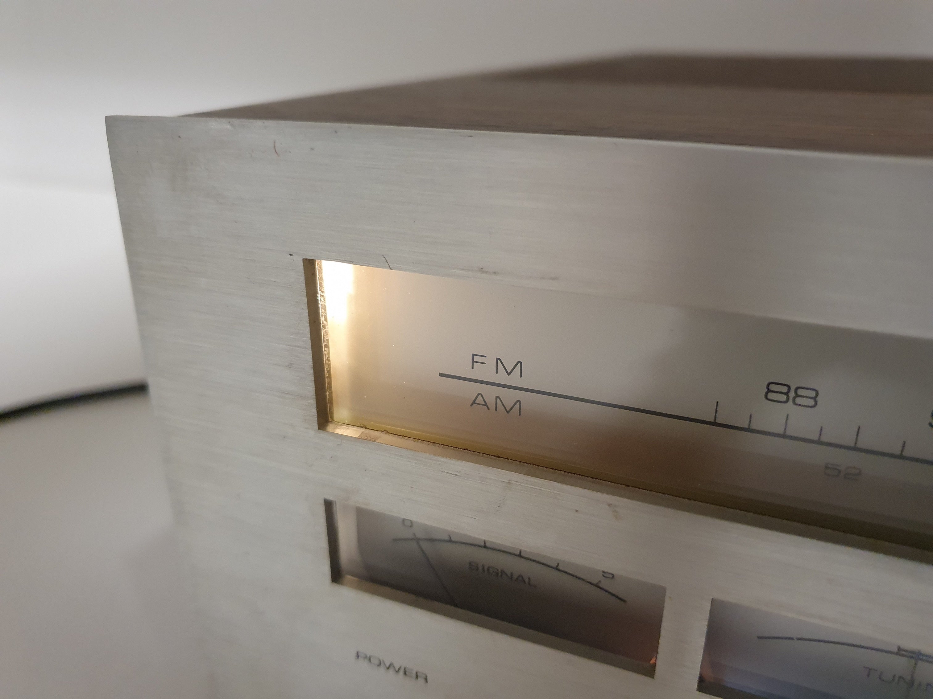 Akai AA-1050 Stereo receiver - 35w 4-16Ohm - Fully working