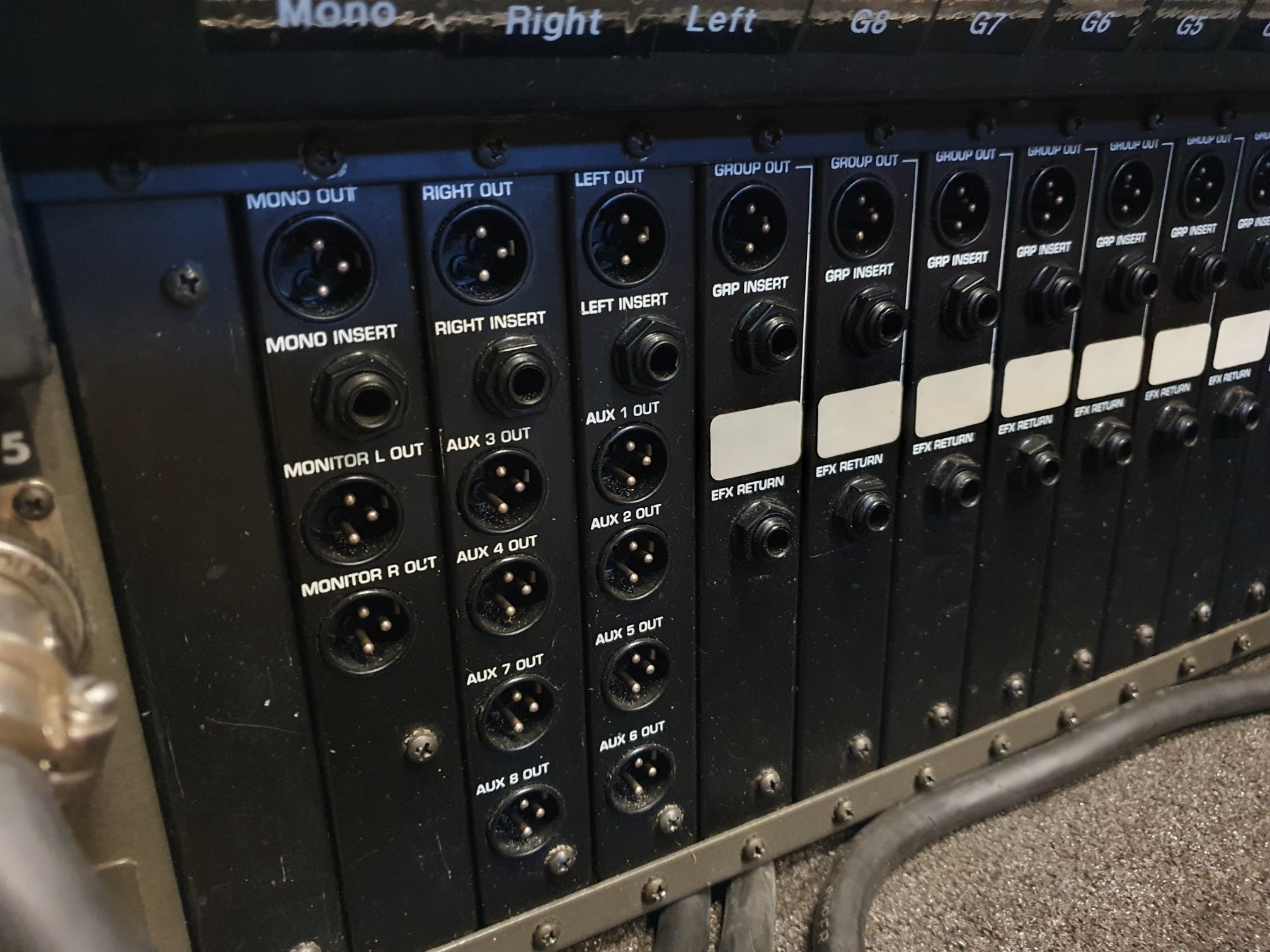 Crest Audio live/studio mengpaneel - 32-8-2 - Inclusief voeding en flightcase - Wordt verkocht zoals het is