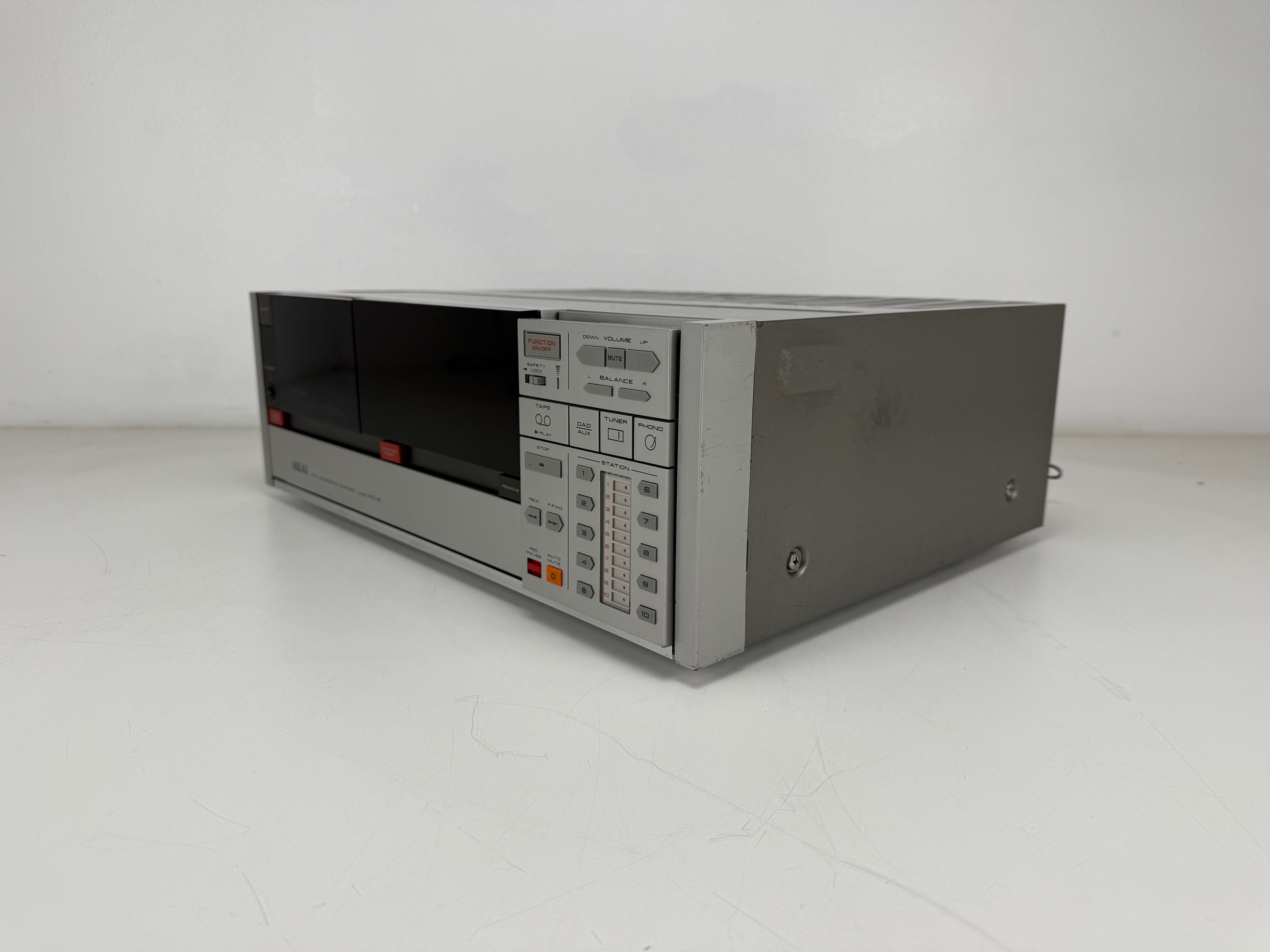 Akai Model FD-3 Hifi Composite System - Amplifier/Tuner/Cassette combo