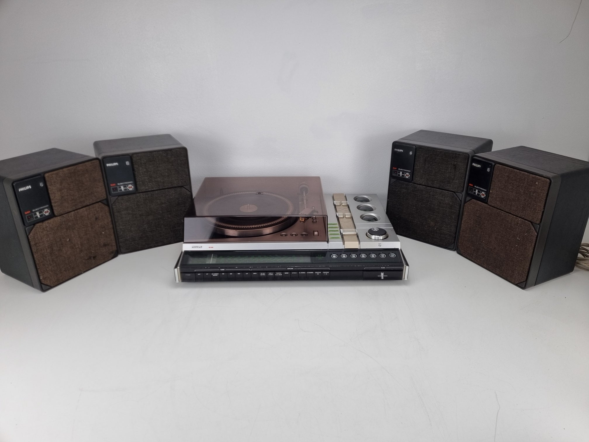 Philips RH 832 - VU meter repaird - New Ligths - 4x Philips 541 MFB speakers