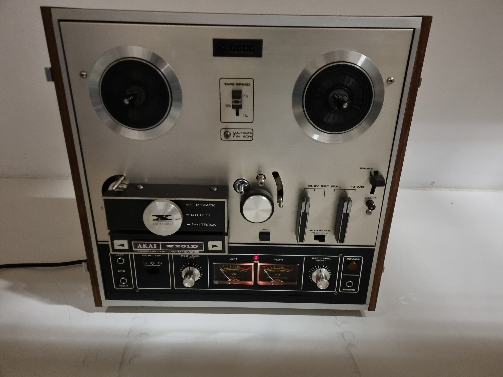 Akai X-201D - 1/4'' bandrecorder - 4 sporen 2 kanalen - Met deksel