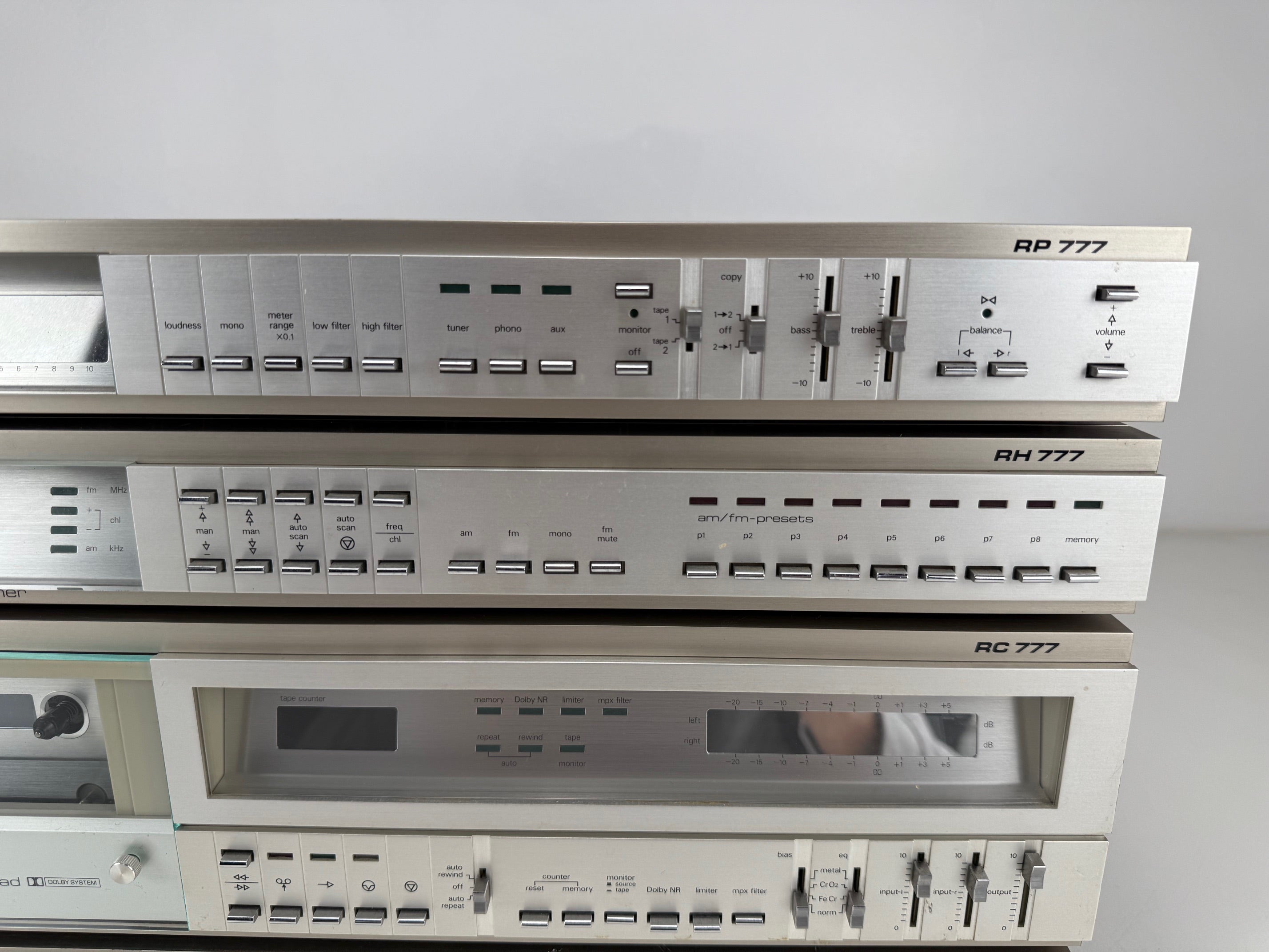 Siemens RP777 voorversterker / RH777 tuner / RC777 cassettedeck / RE777 eindversterker
