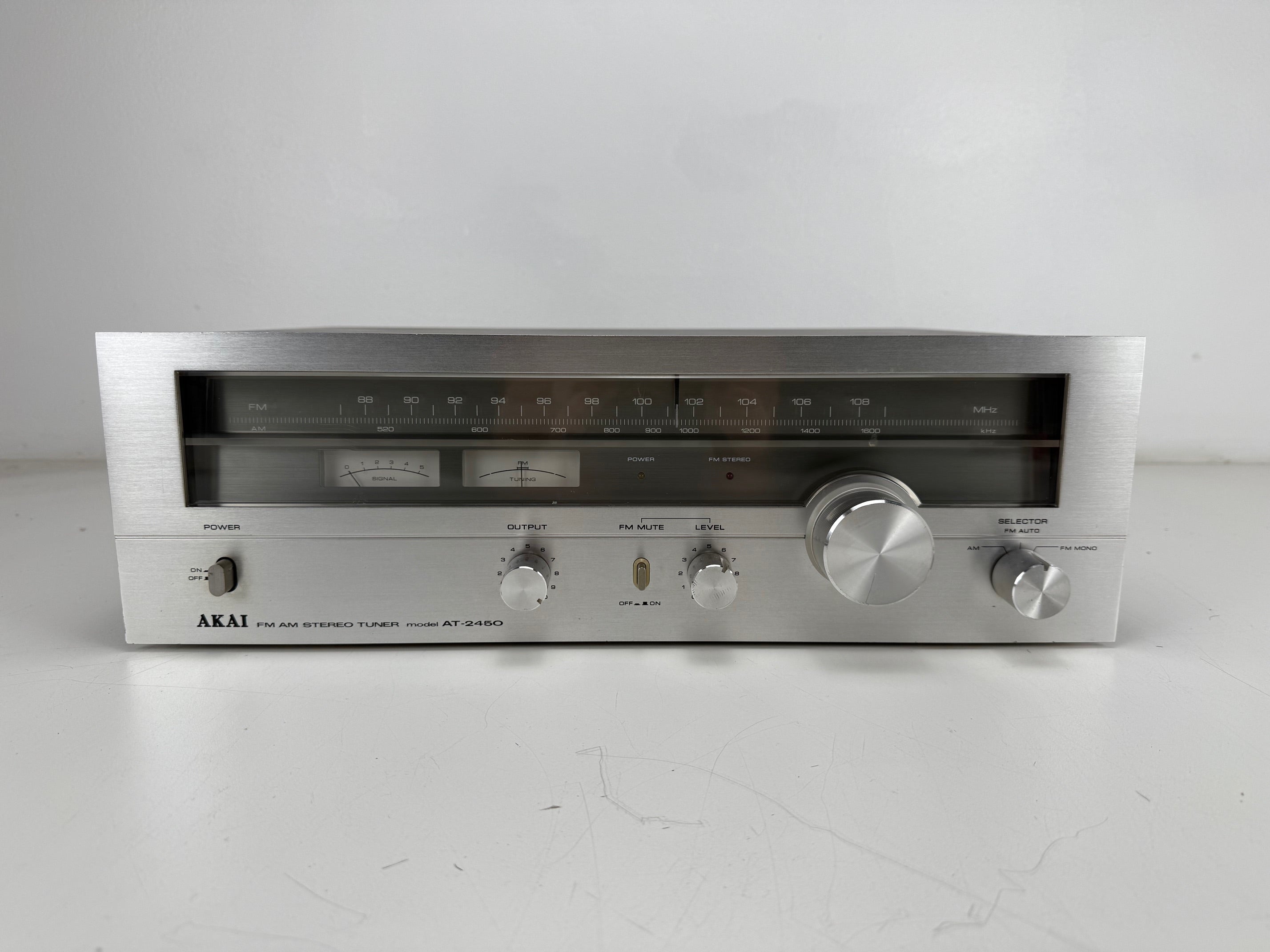 Akai Model AT - 2450 FM/AM Stereo Tuner