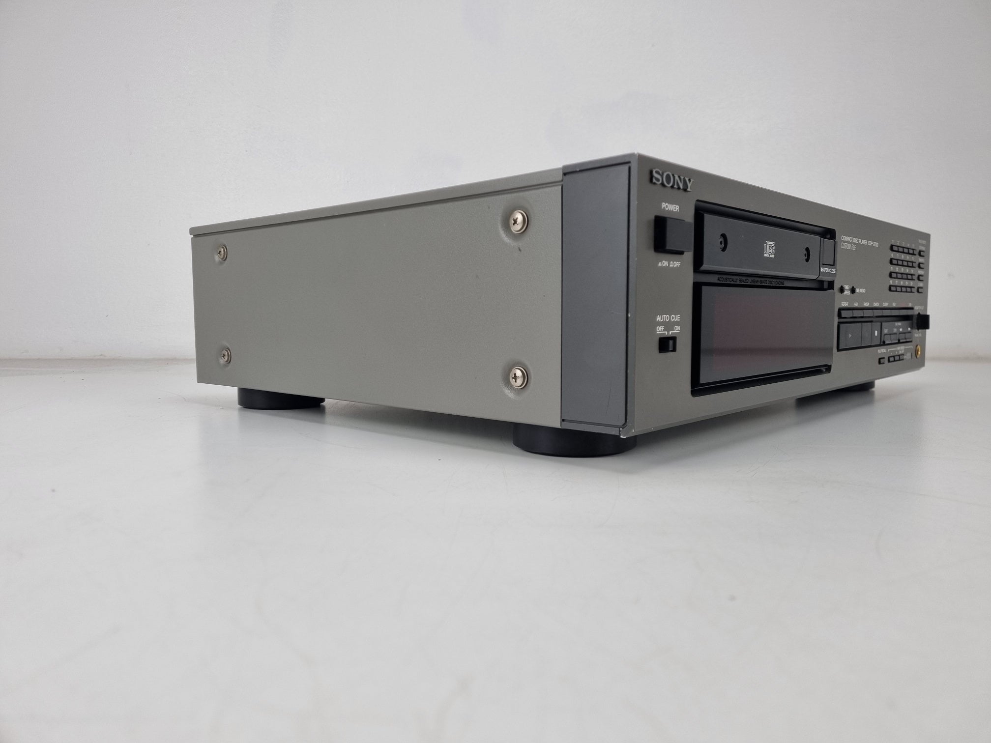 Sony CDP-2700 - Pro Compact Disc Player - XLR out - Very nice condition