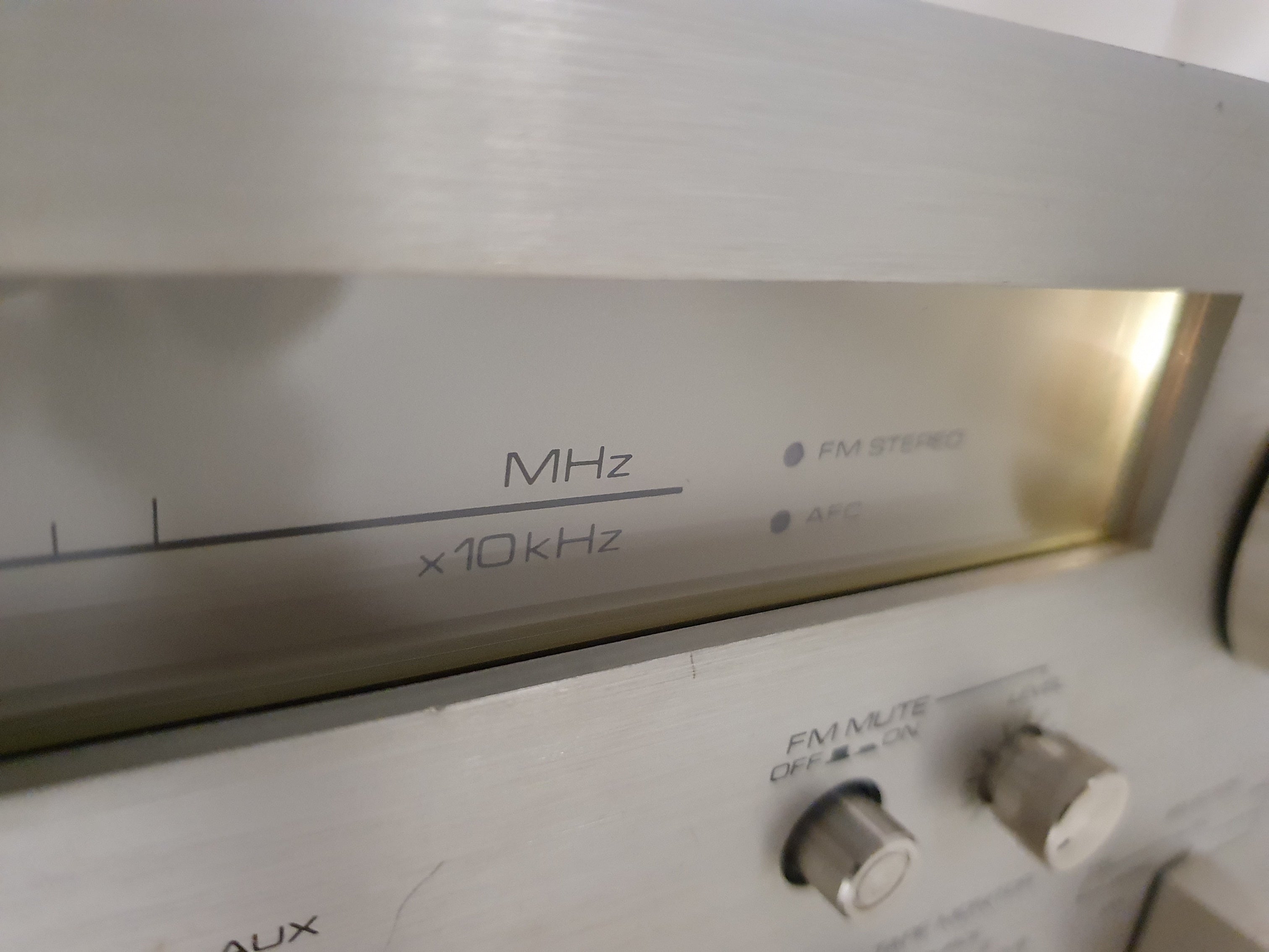 Akai AA-1050 Stereo receiver - 35w 4-16Ohm - Fully working