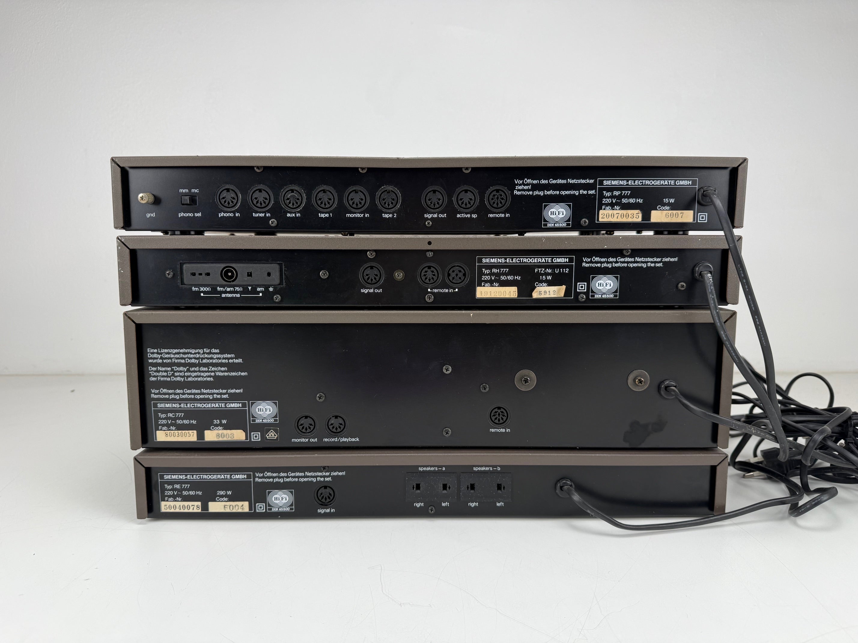 Siemens RP777 voorversterker / RH777 tuner / RC777 cassettedeck / RE777 eindversterker