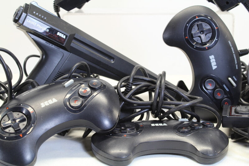 Sega lot of lightphasers control pads mega drive pads