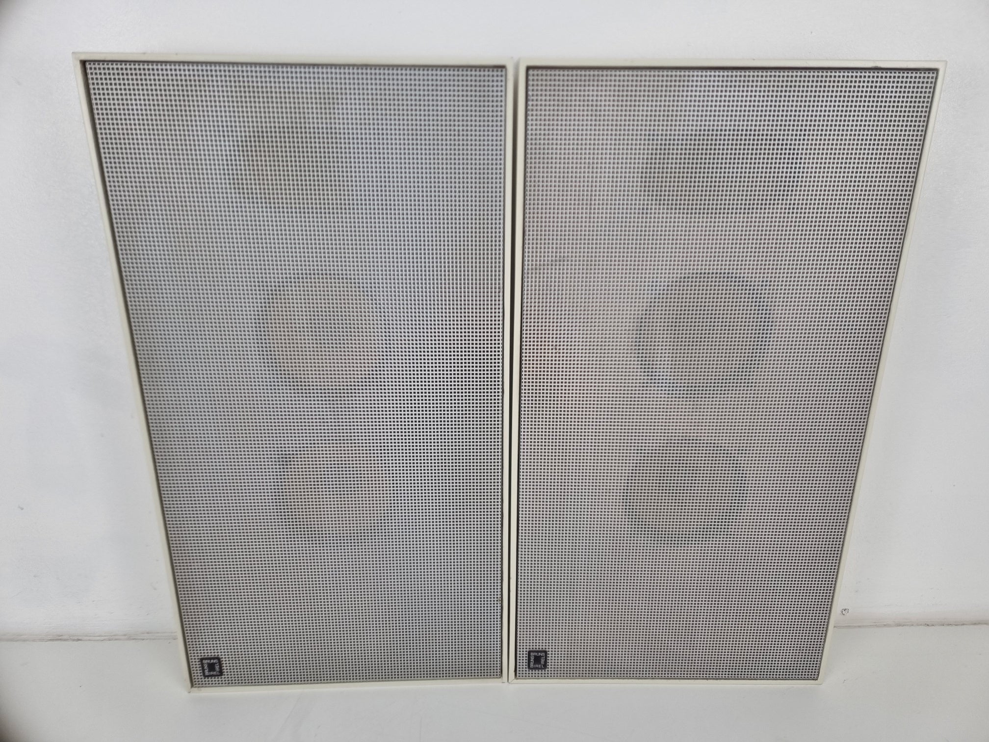BRUNS IREL FB-1P - HI-FI-box - Heeft een tweepolige DIN-aansluiting