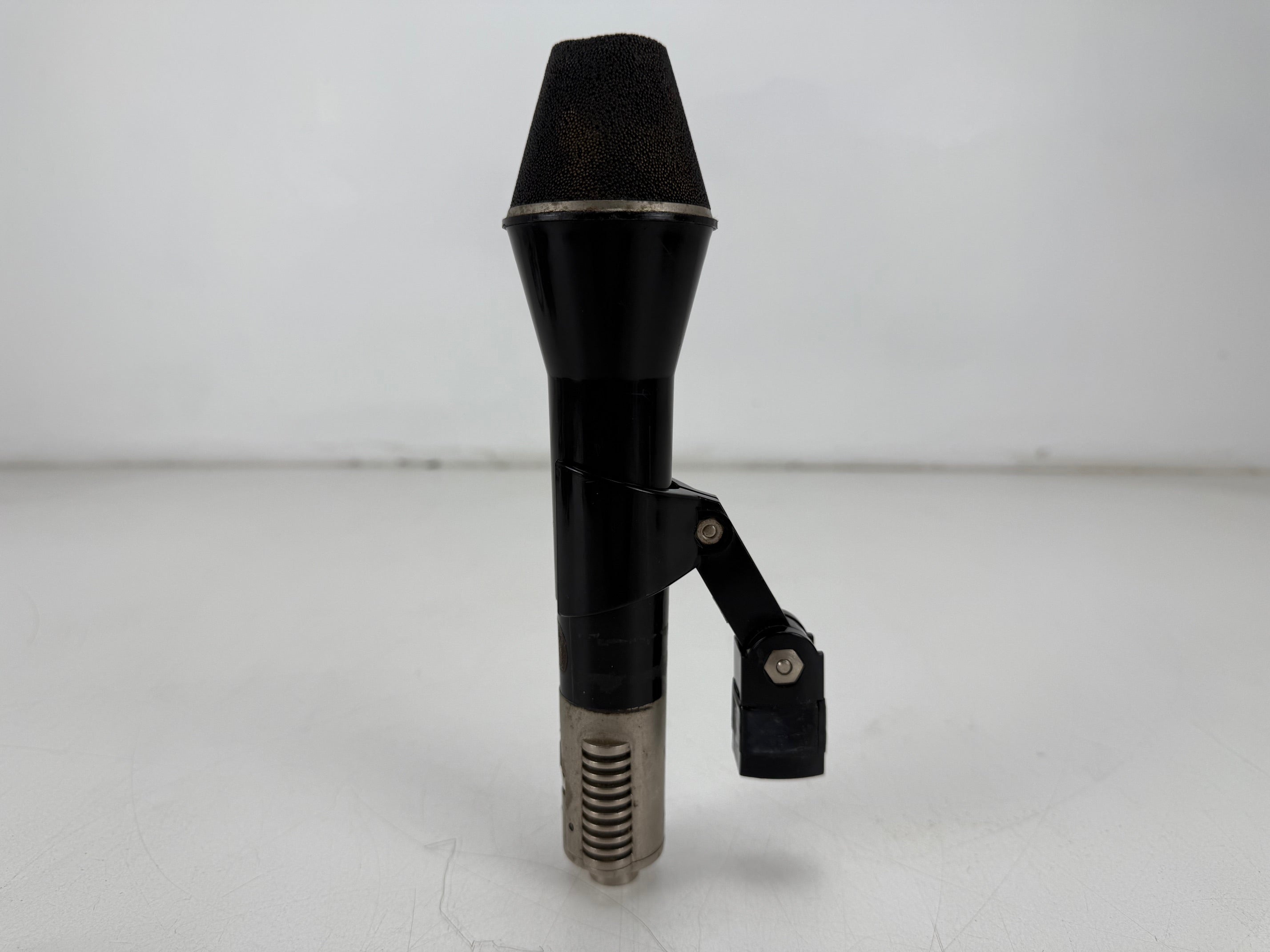 AKG D 202 CS Dual-Capsule Dynamic Microphone With Case And DIN To XLR Connector