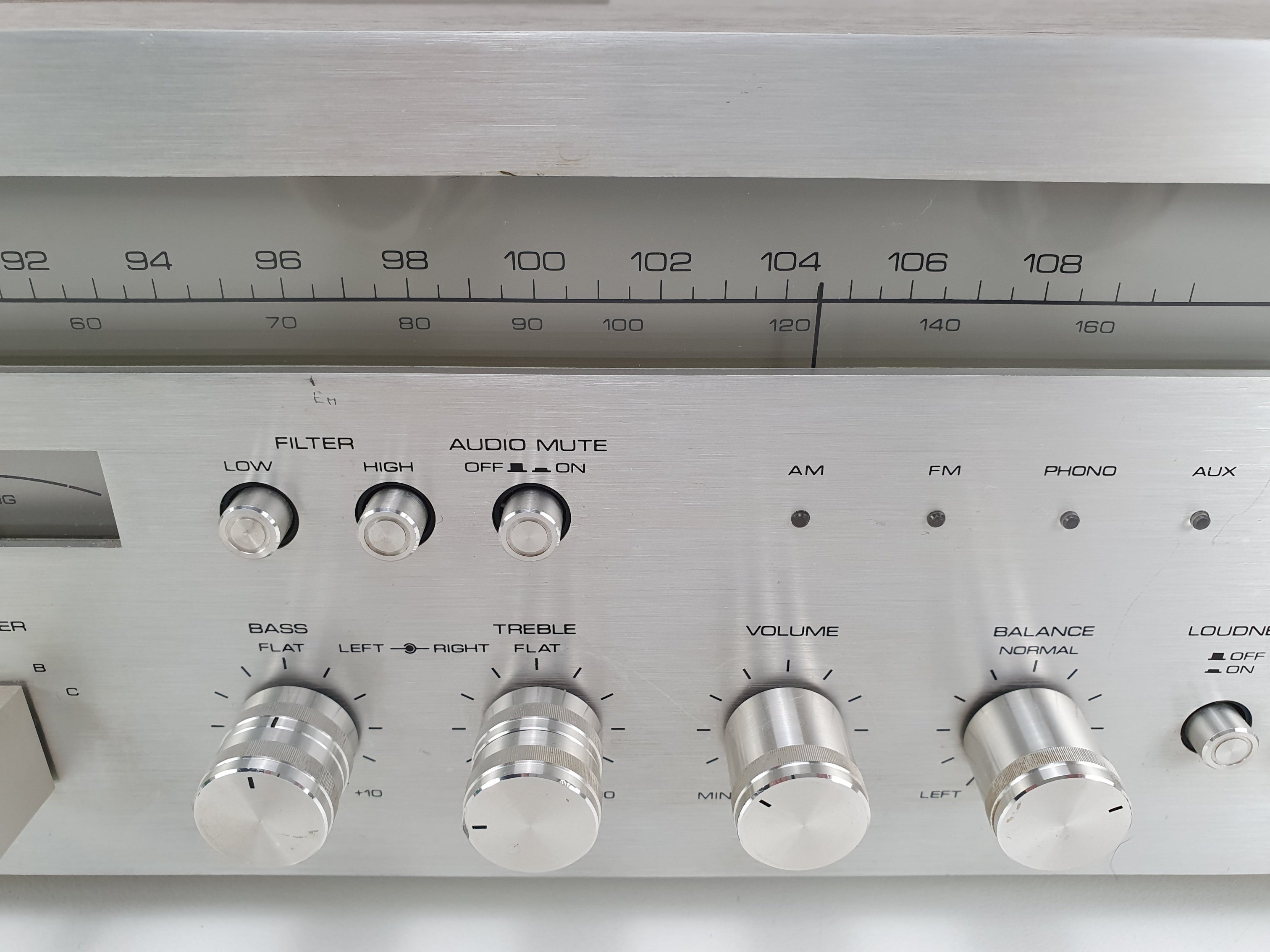 Akai AA-1050 Stereo receiver - 35w 4-16Ohm - Fully working