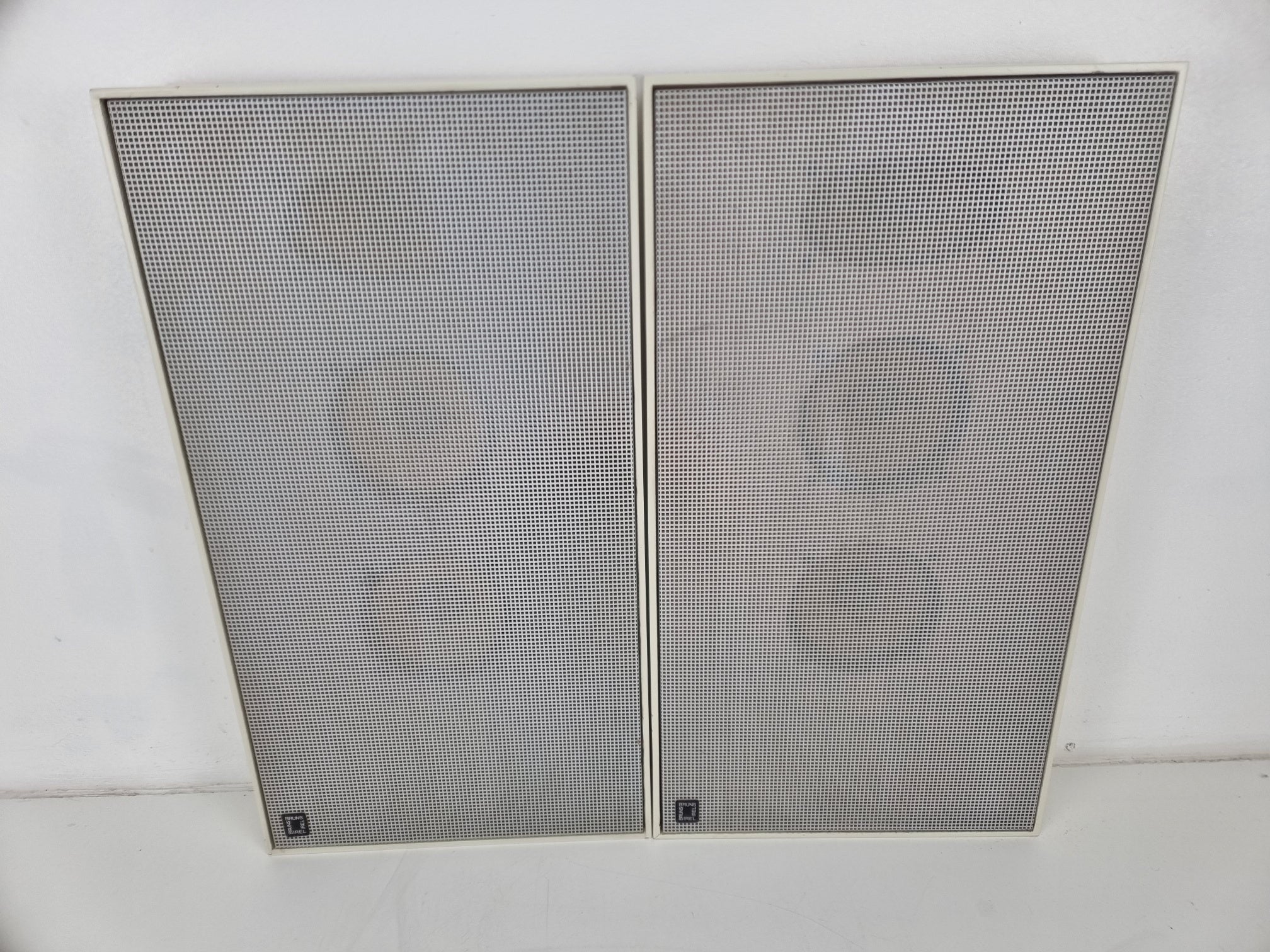 BRUNS IREL FB-1P - HI-FI-box - Heeft een tweepolige DIN-aansluiting