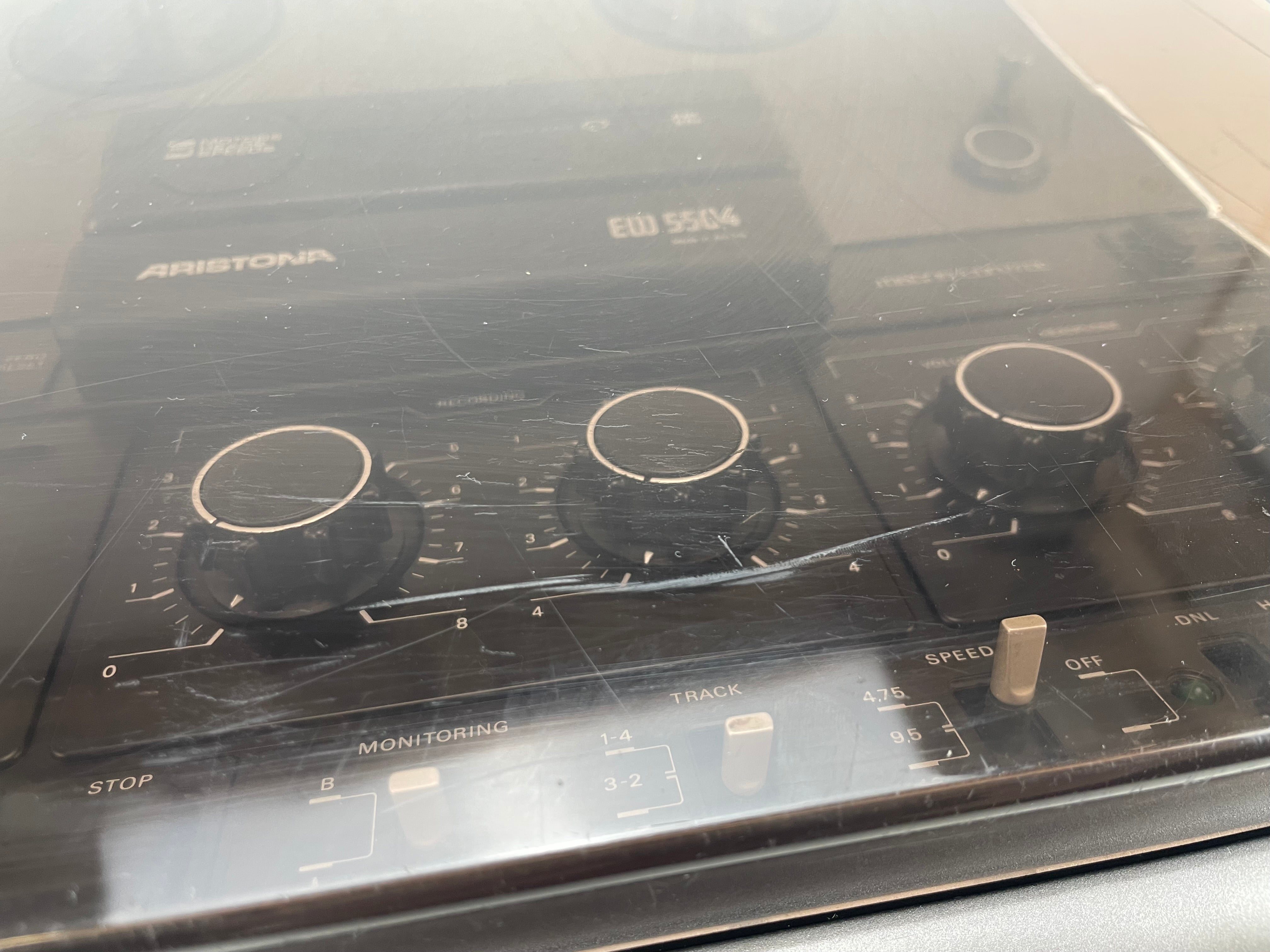 Aristona EW5504 bandrecorder – Potentiometers gereinigd en nieuwe snaren