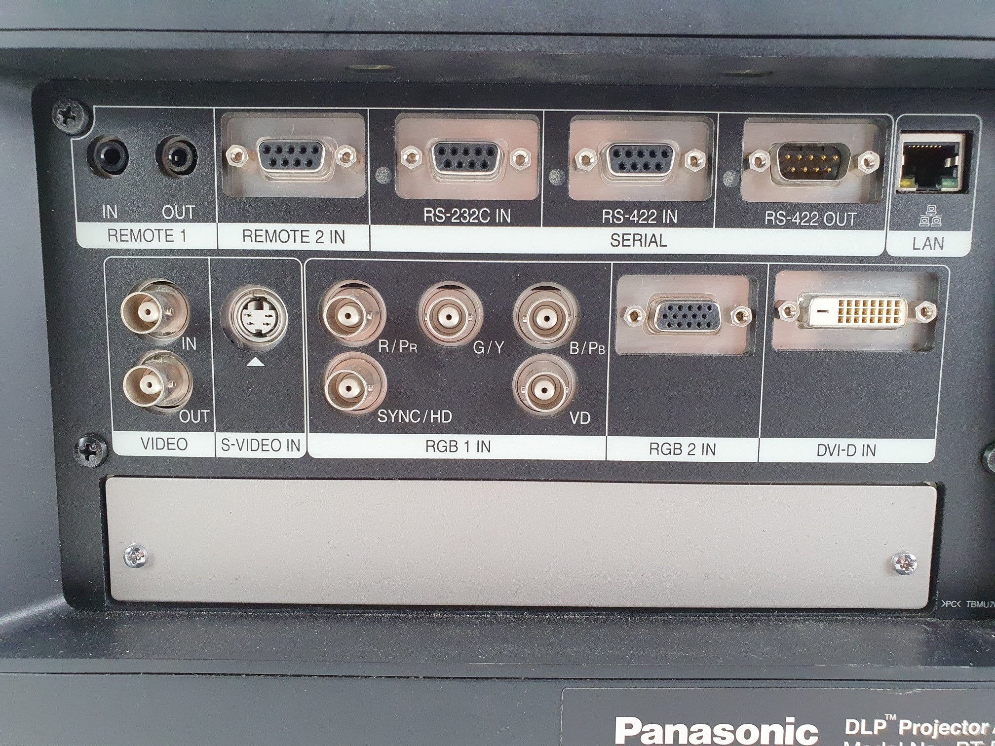 Panasonic PT-D1000E Big projector in flightcase, with flight frame,  ET-D75LE2