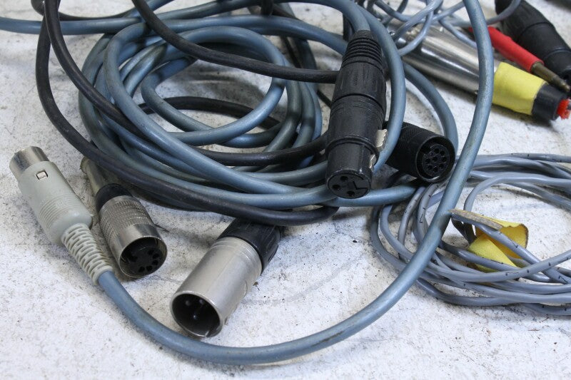 Unknown Lot with cables with different connectors and plugs (No.1)