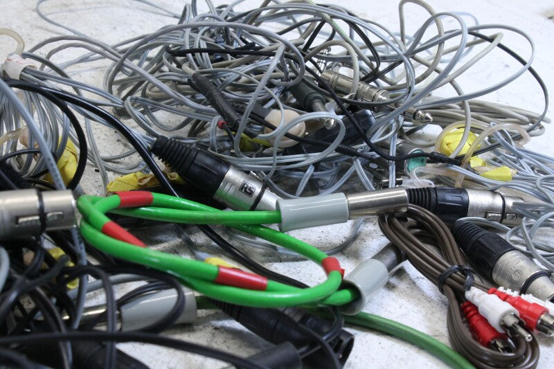 Unknown Lot with cables with different connectors and plugs (No.2)