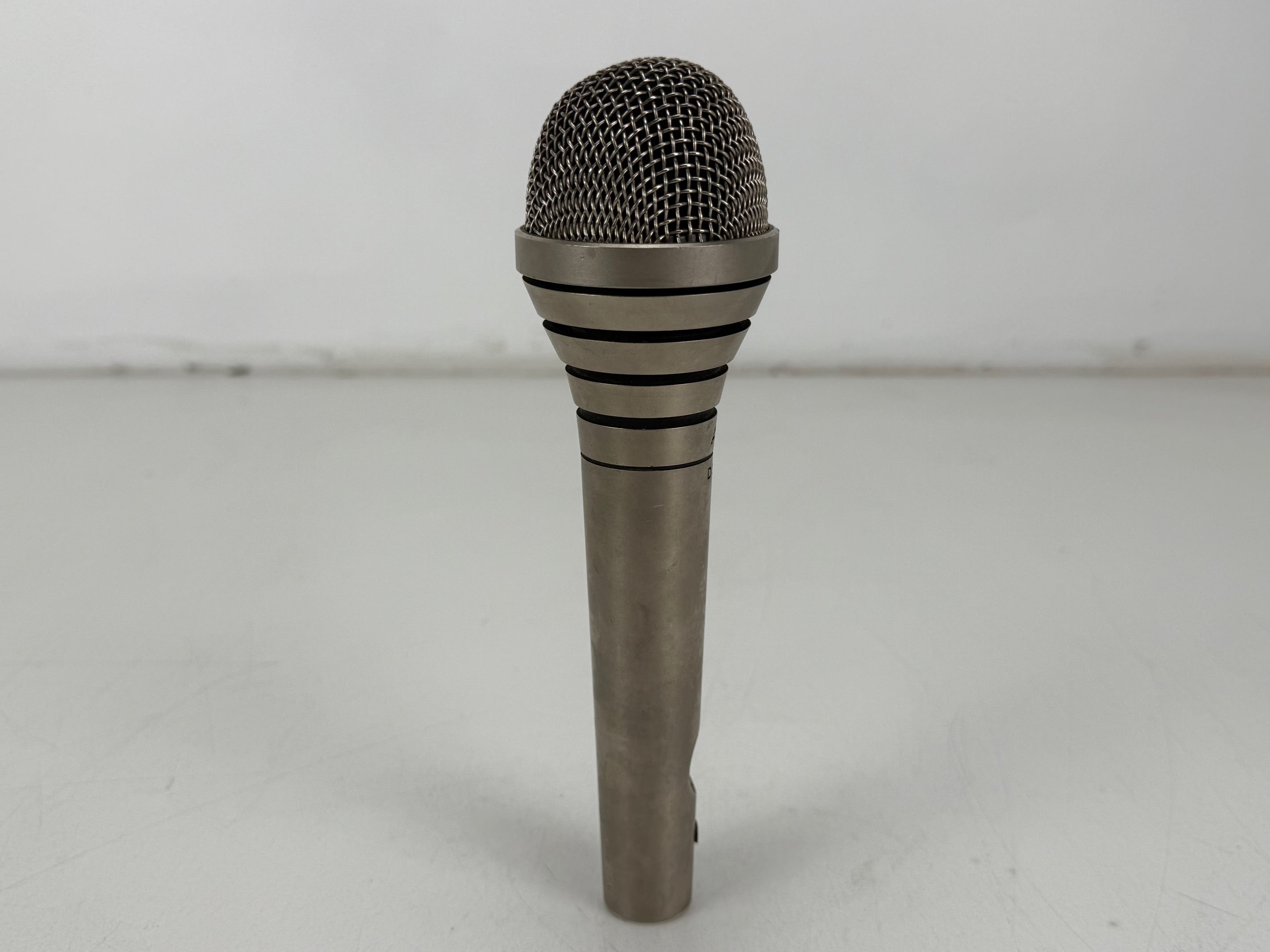 AKG D330BT Dynamic Hyper-cardioid Microphone With Case