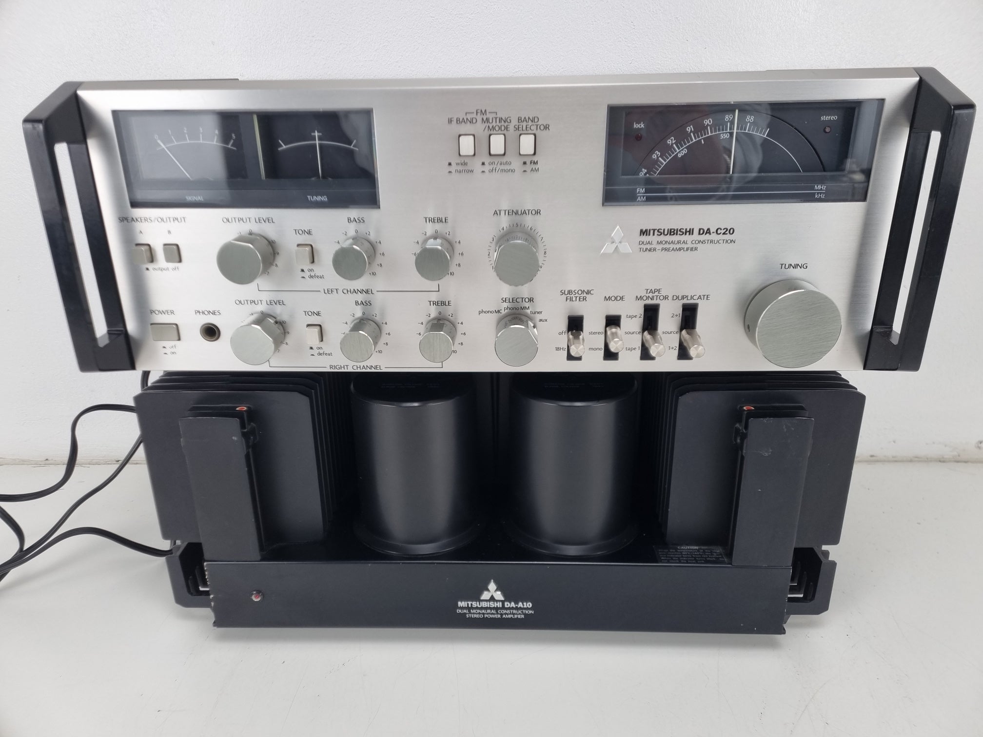 Mitsubishi DA-C20 Tuner Preamplifier - DA-A10 Stereo Power Amplifier -  Serviced set