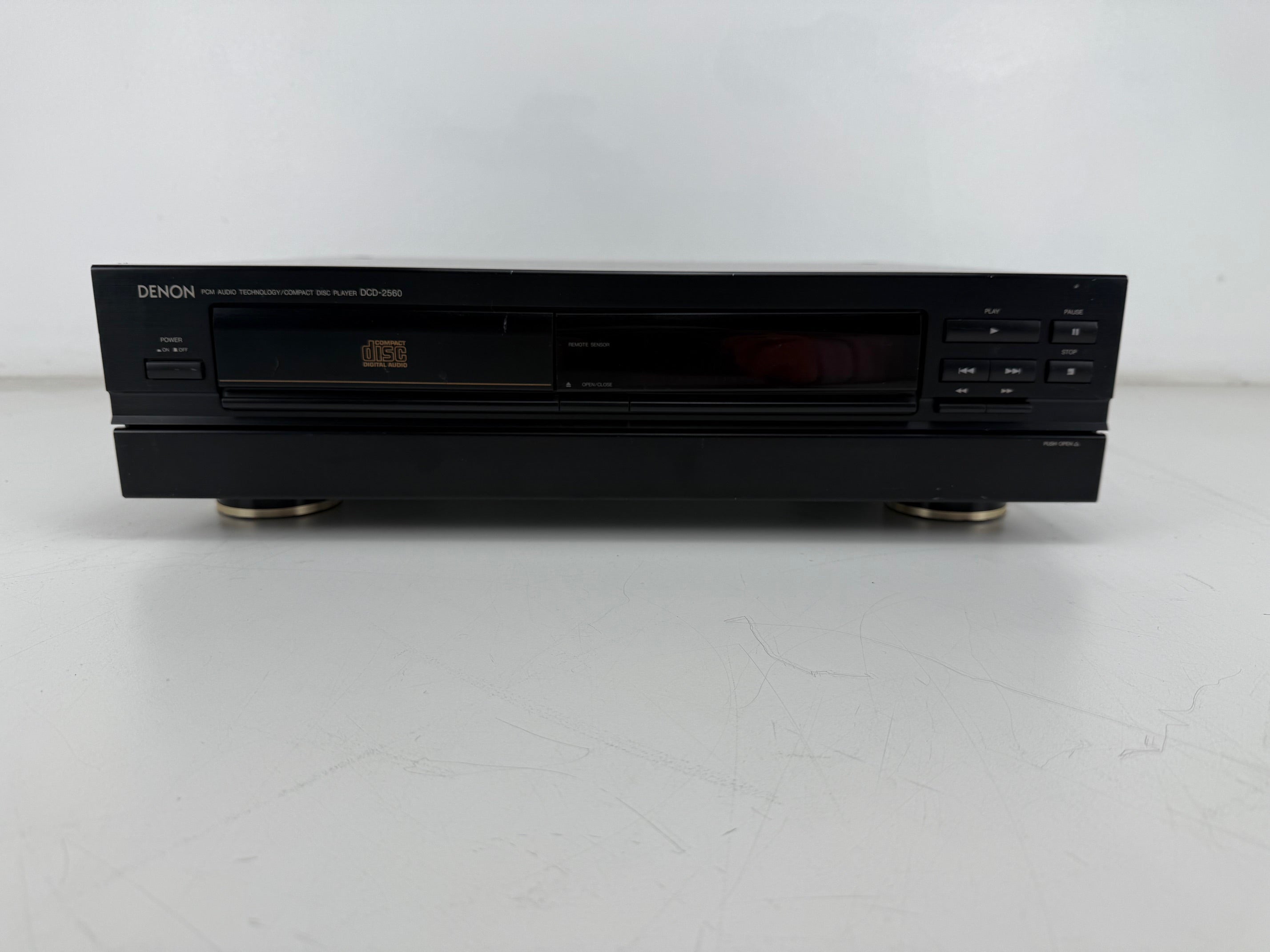 Denon DCD - 2560 PCM Audio Technology / Compact Disc Player