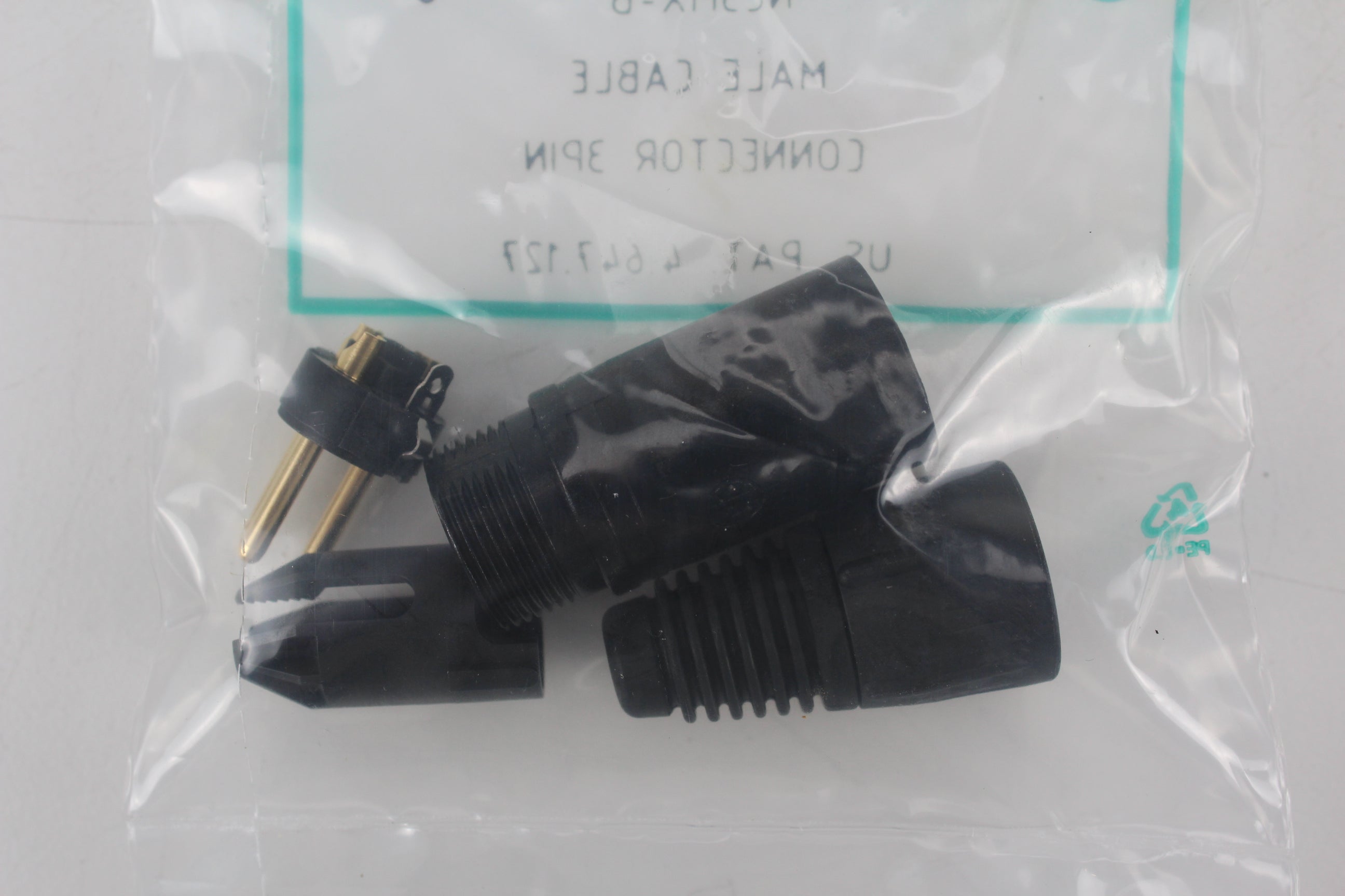 Neutrik NC3MX-B is een 3-pins mannelijke XLR-kabelconnector, nieuw maar oud voorraadartikel.