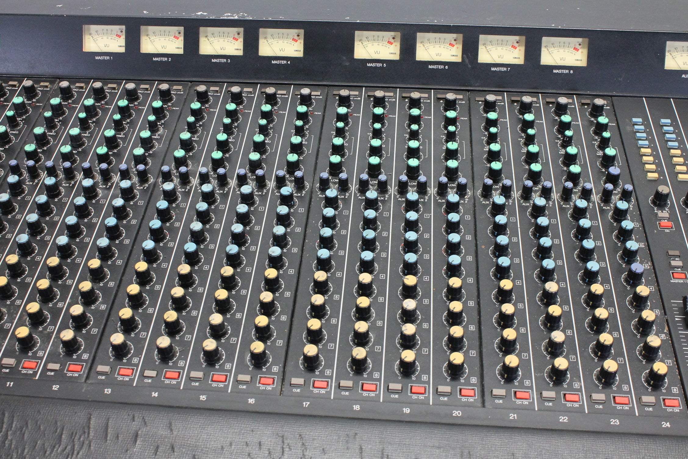 Yamaha 2408M 24 channel monitor mixing console