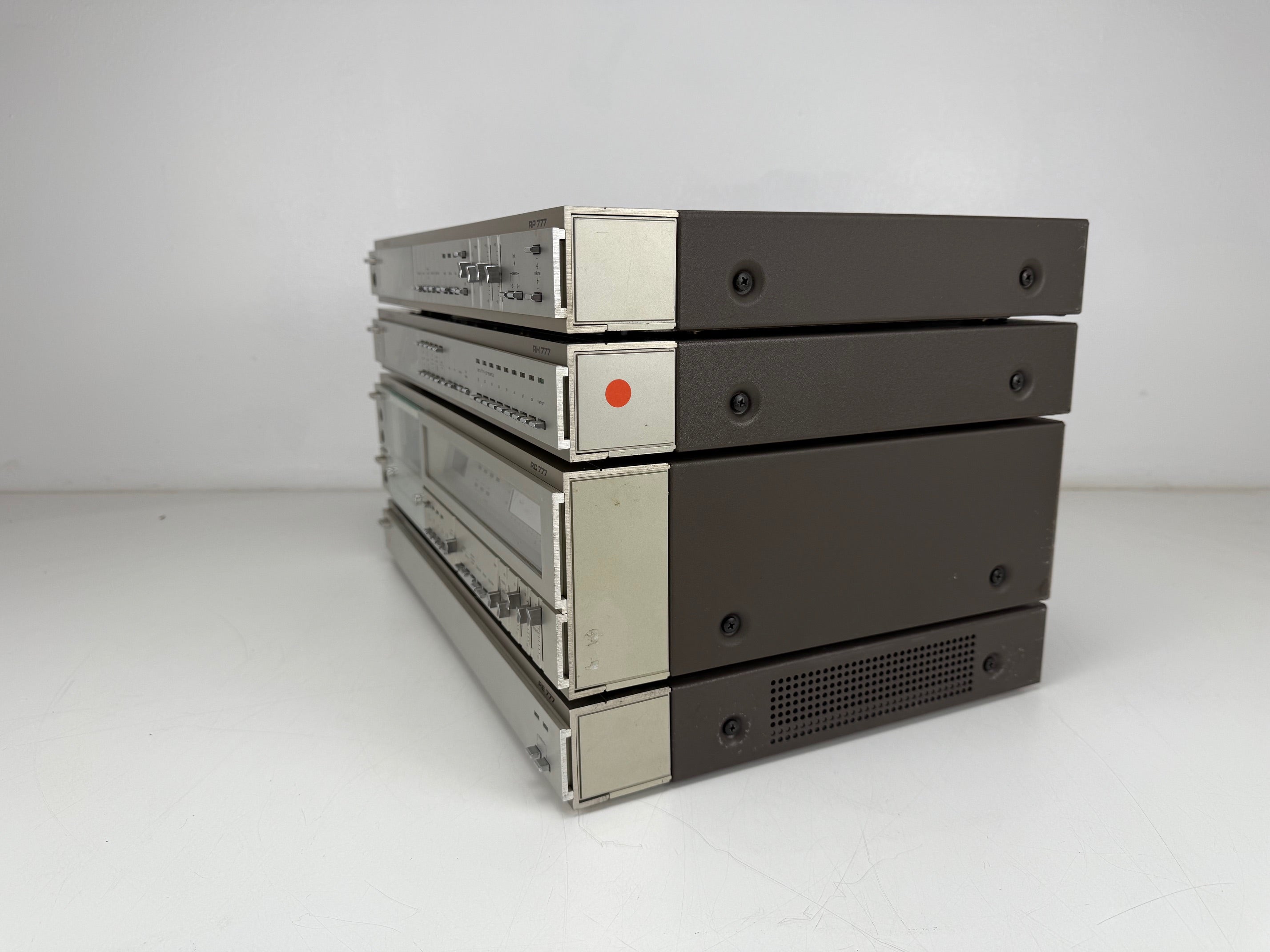 Siemens RP777 voorversterker / RH777 tuner / RC777 cassettedeck / RE777 eindversterker