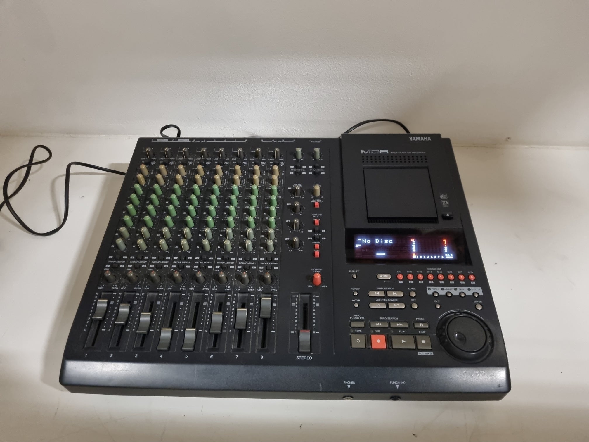 Yamaha MD8 minidiscrecorder met ingebouwde 8-kanaals mixer - De MD wordt niet geladen.