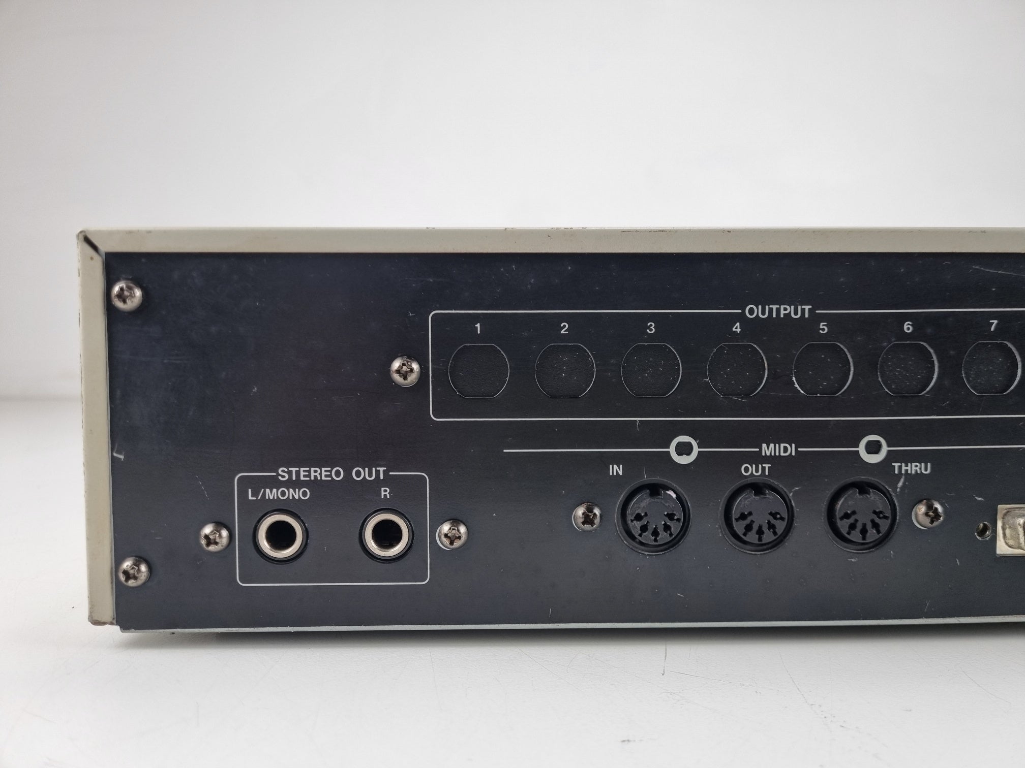Akai S2000 Midi Stereo Digital Sampler- power Tested - Sold as is