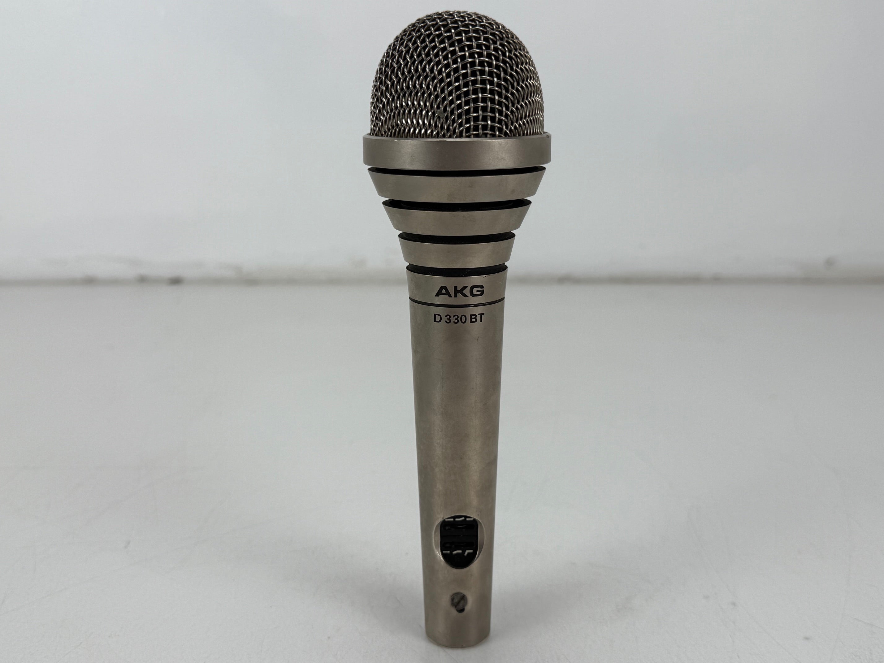 AKG D330BT Dynamic Hyper-cardioid Microphone With Case