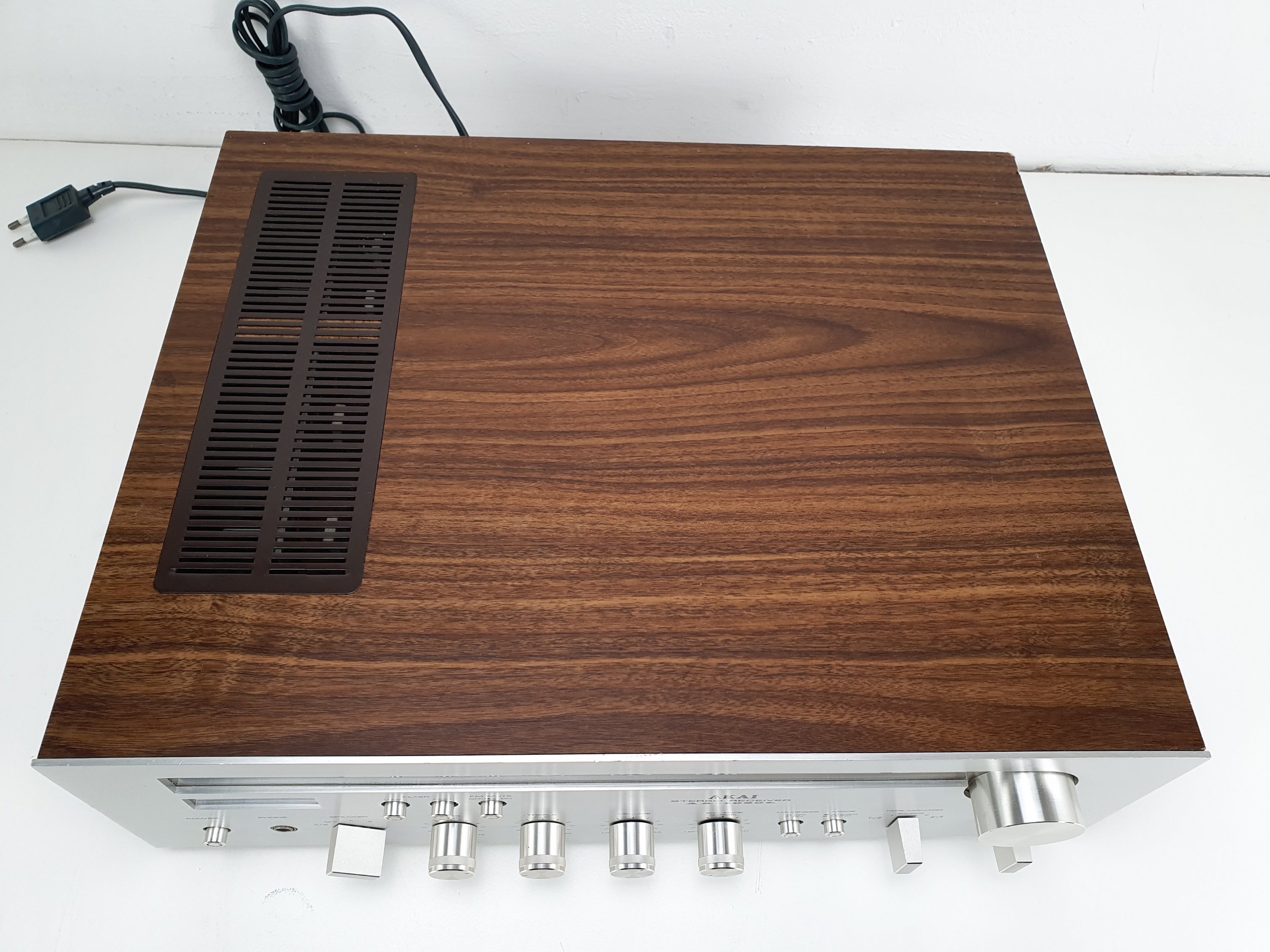 Akai AA-1020L nice looking Stereo Receiver - Fully serviced