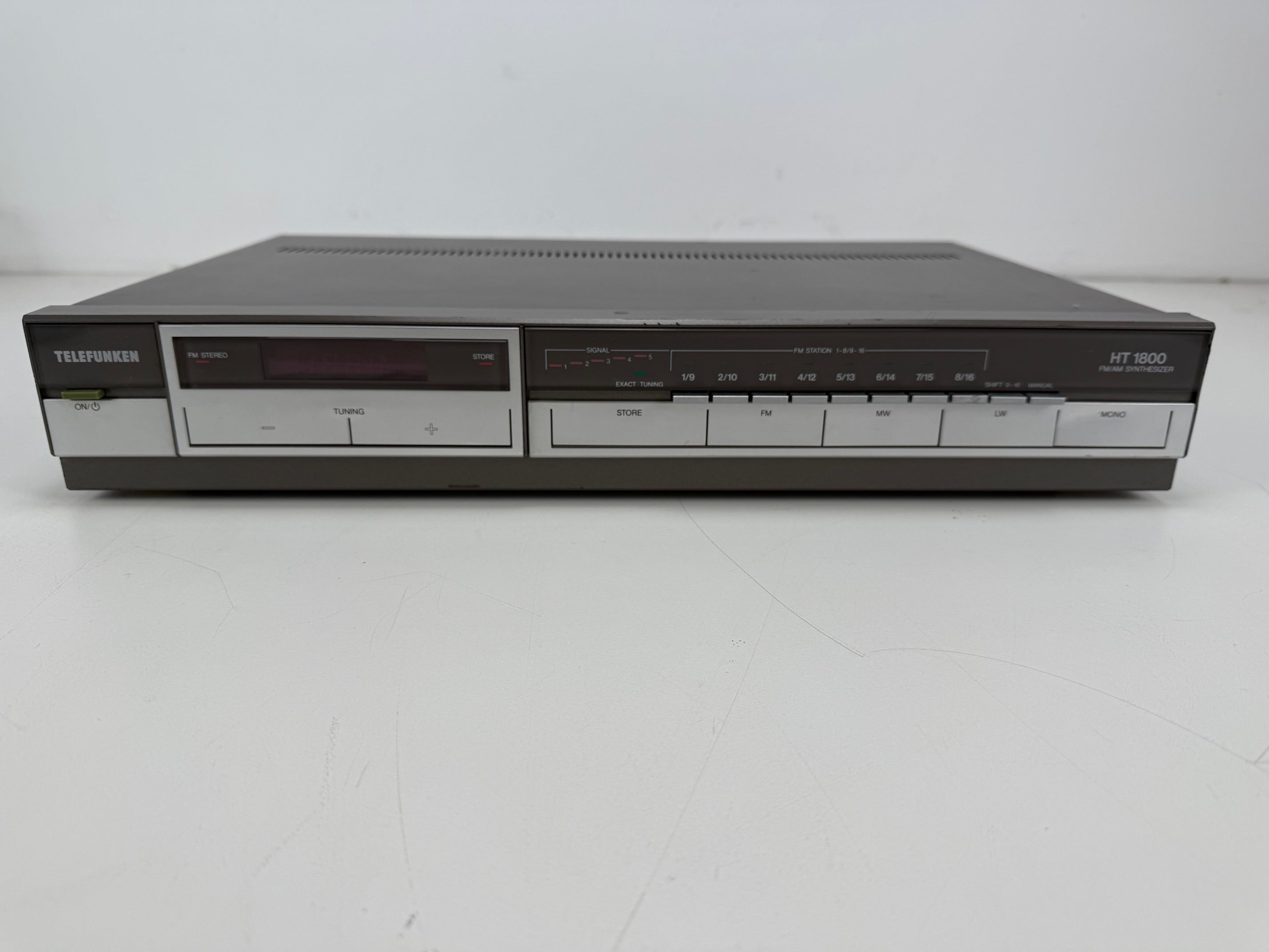 Telefunken HT1800 FM/AM Synthesizer Tuner