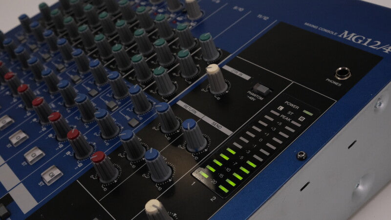 Yamaha MG12/4 - 8-kanaals mixer in doos