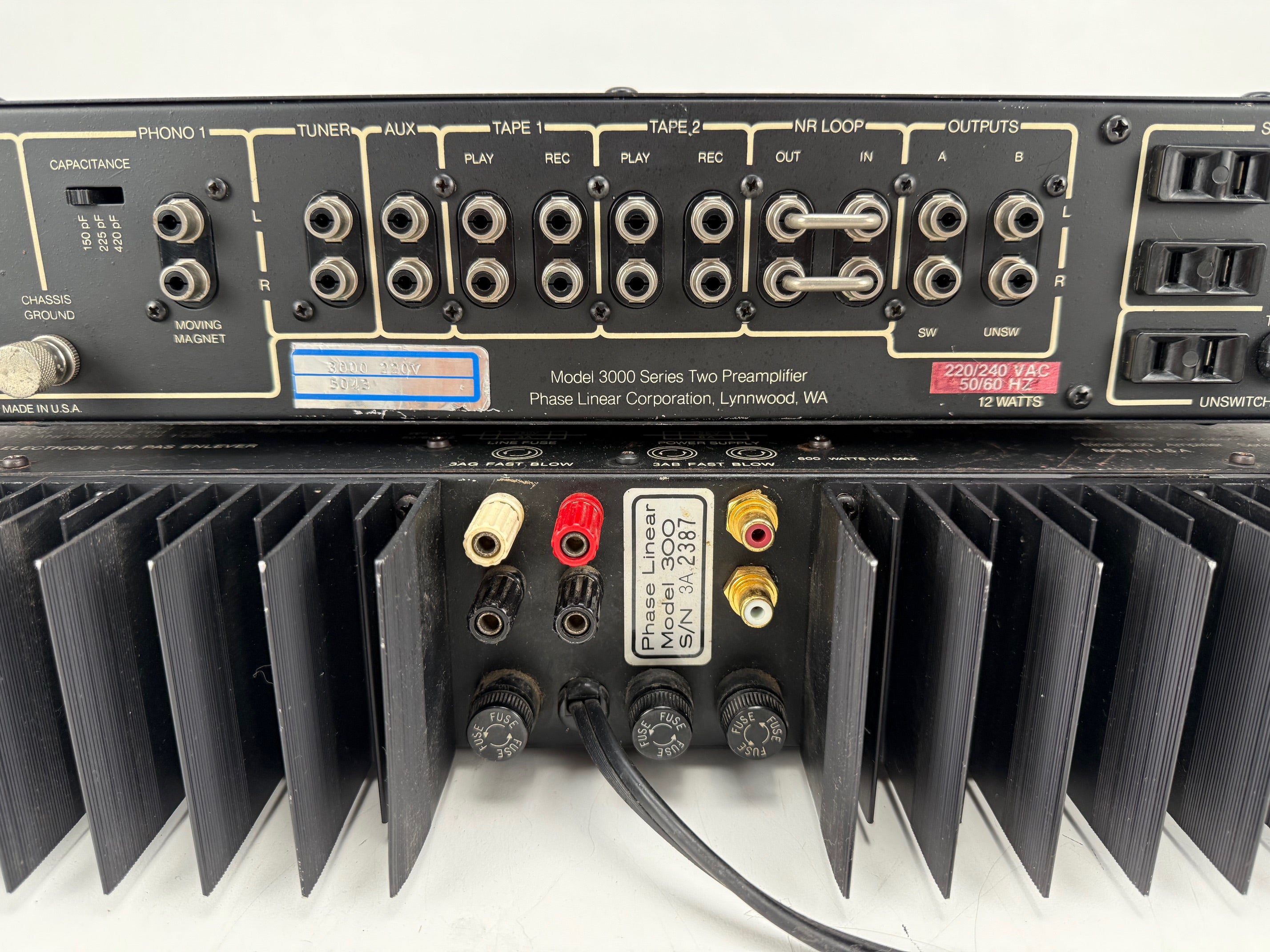Phase Linear Series Two Model 3000 voorversterker / Model 300 eindversterker