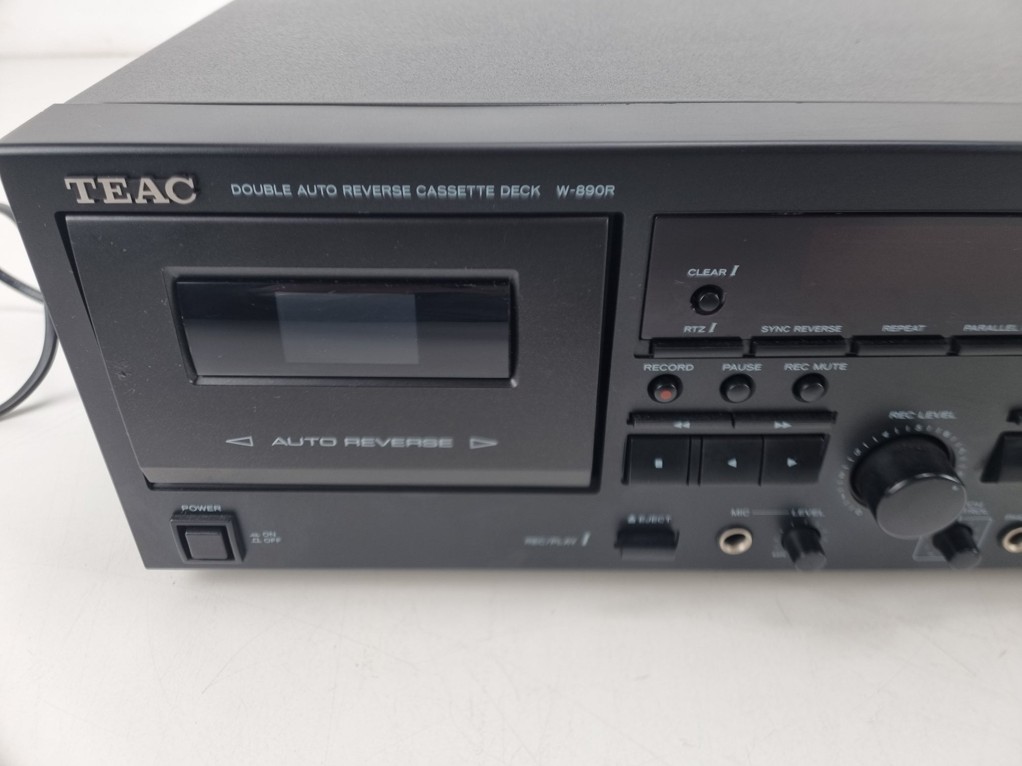 TEAC W-890R Dubbele cassettedeck met automatische omkeerfunctie