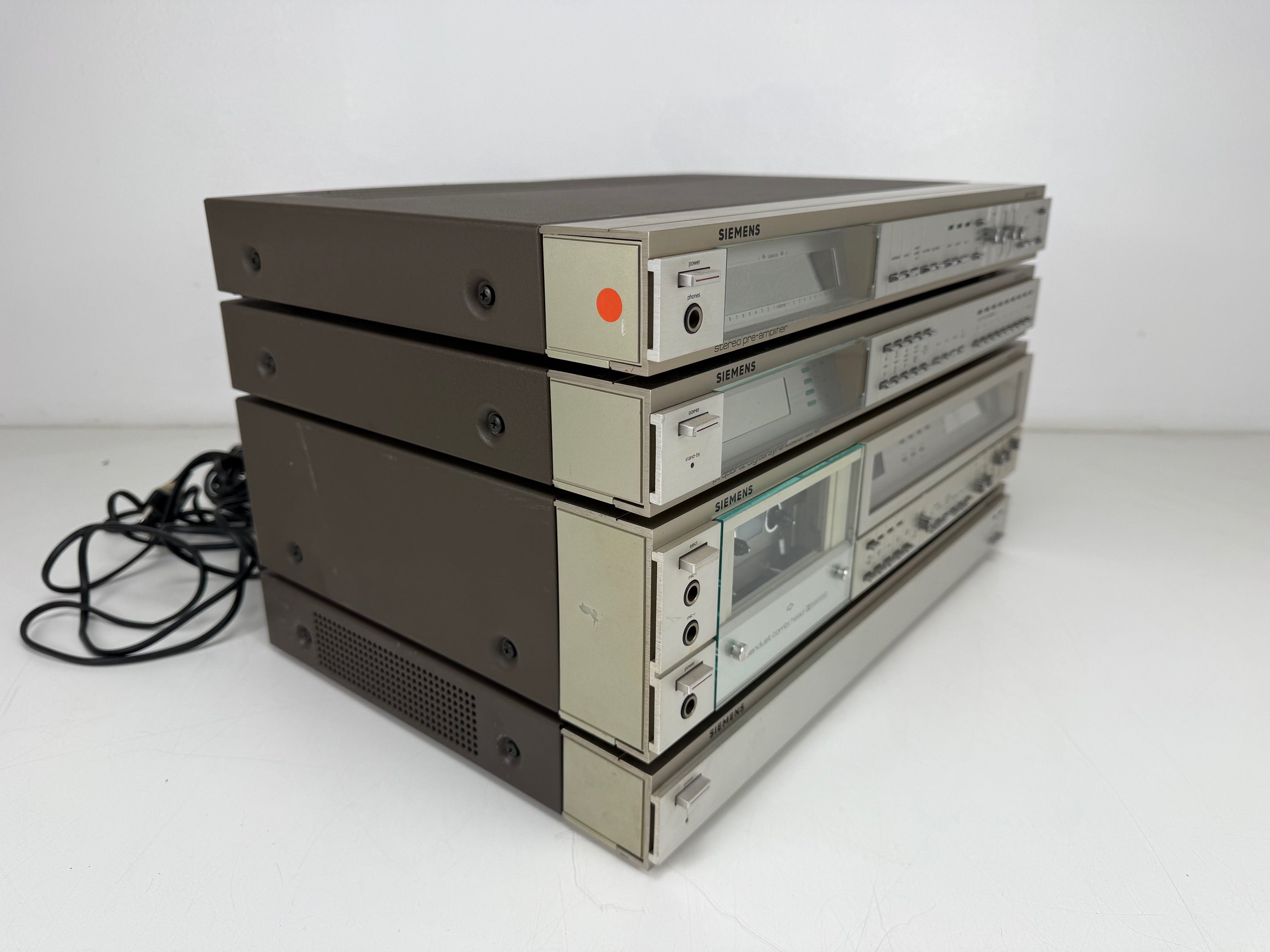 Siemens RP777 voorversterker / RH777 tuner / RC777 cassettedeck / RE777 eindversterker