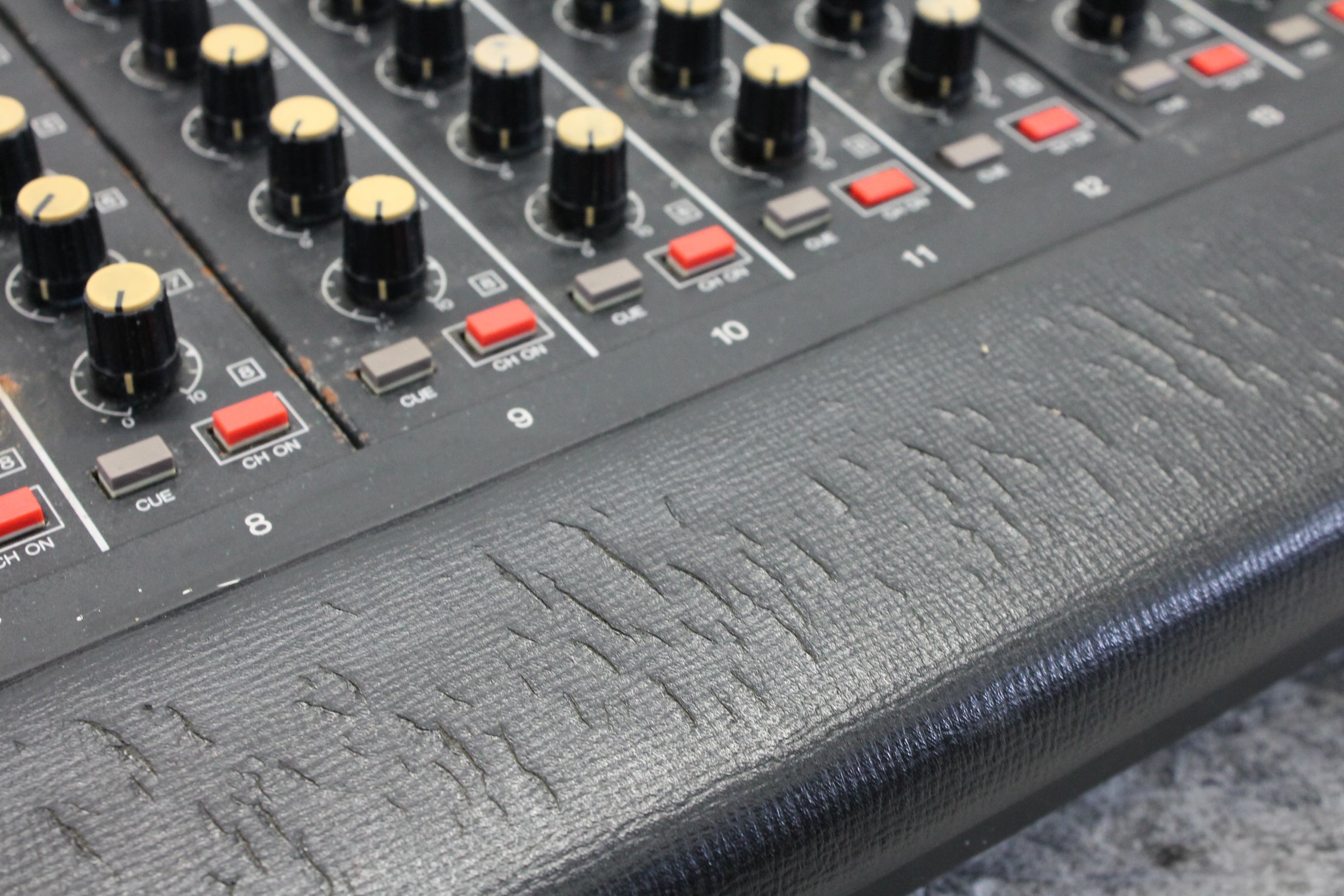 Yamaha 2408M 24 channel monitor mixing console
